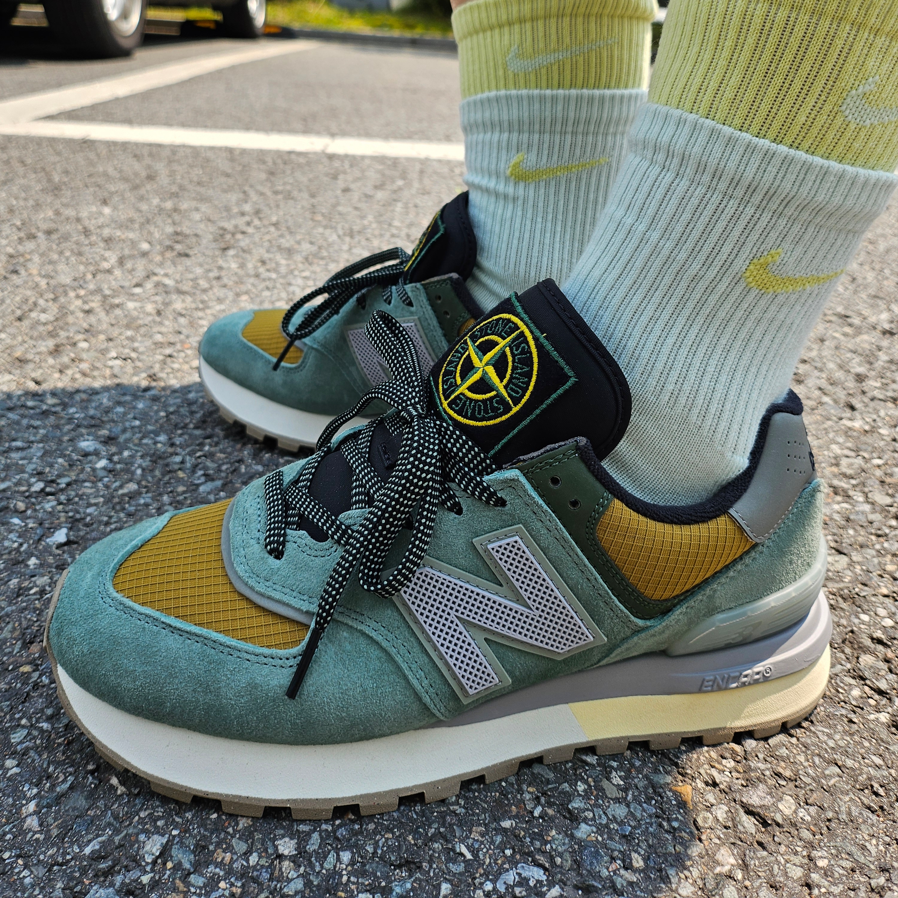 New Balance x Stone Island 574 Legacy Light Green 착용 스타일 - 2