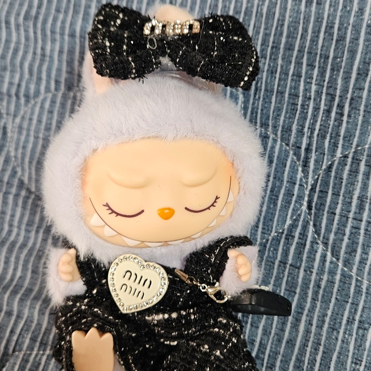 Pop Mart Labubu Let's Play Together Doll Series Zizi Keyring (Opened Case) 착용 스타일 - 1