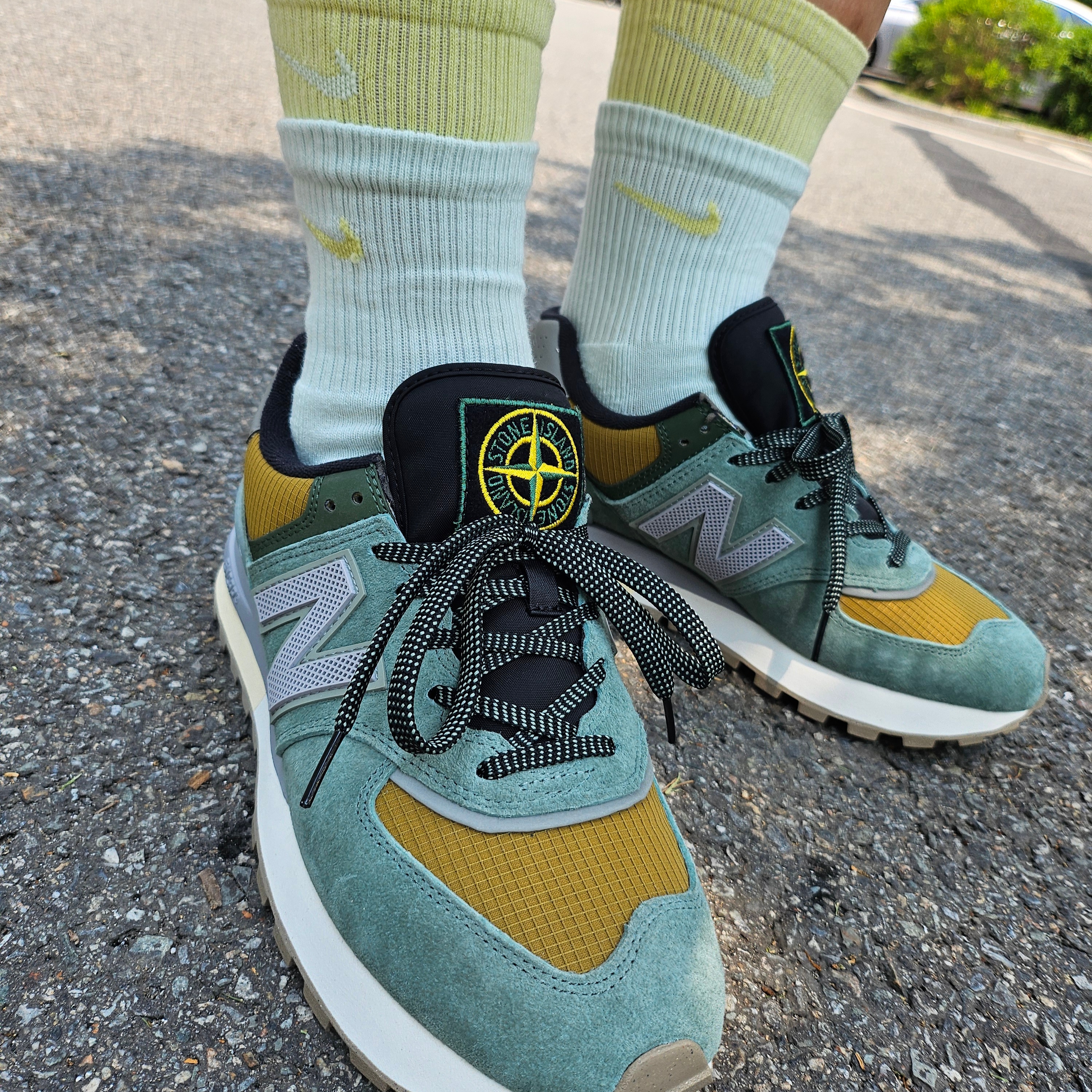 New Balance x Stone Island 574 Legacy Light Green 착용 스타일 - 1