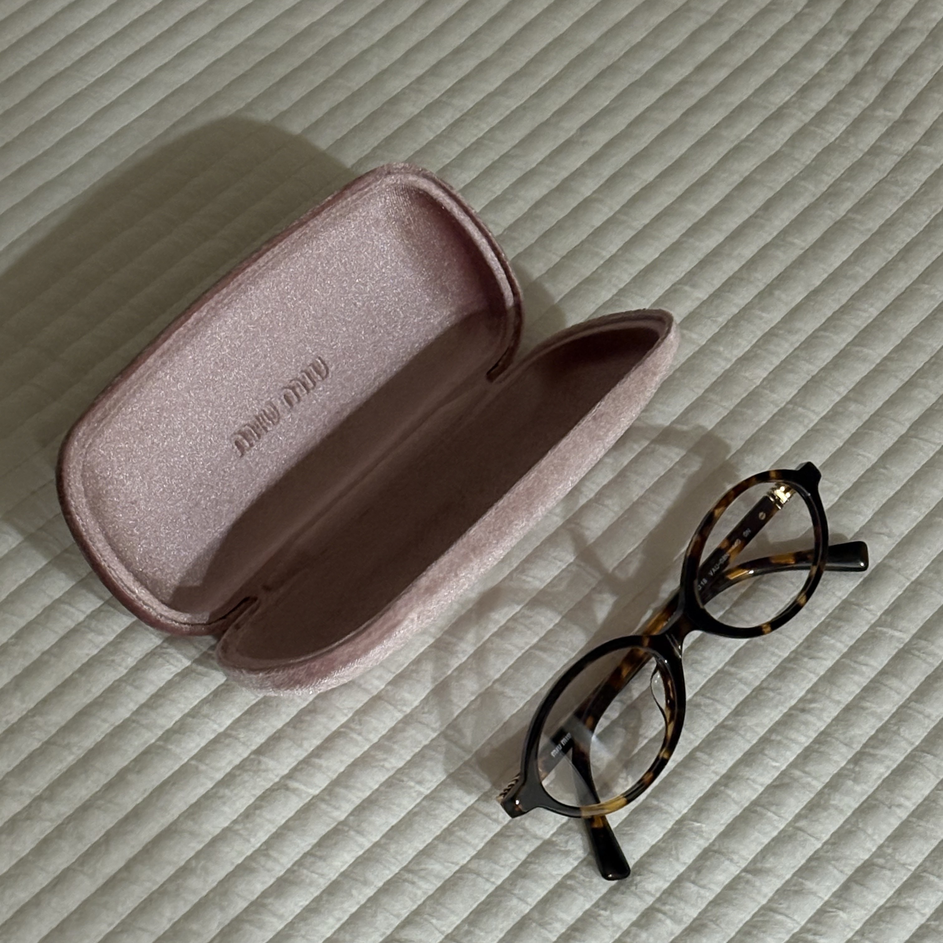 (W) Miu Miu Regard Sunglasses Blue Lenses Honey Tortoiseshell Acetate Standard fit 착용 스타일