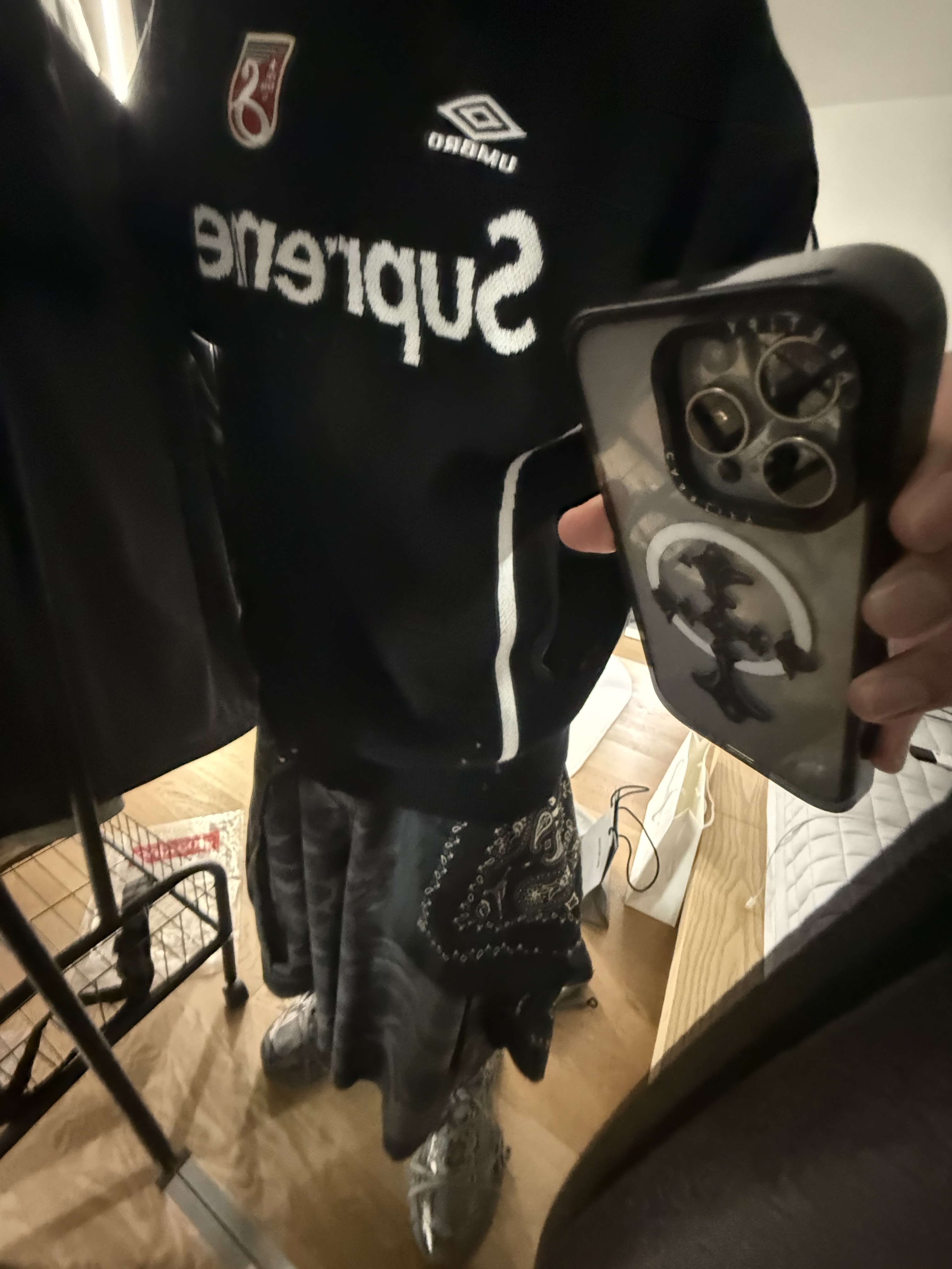 Supreme x Umbro Zip Up Sweater Black - 25SS, Undermycar Mu.46 Anti Fxxking Logo Play Big Cargo Rip-Camo Shorts Camo Gray 착용 스타일 - 1
