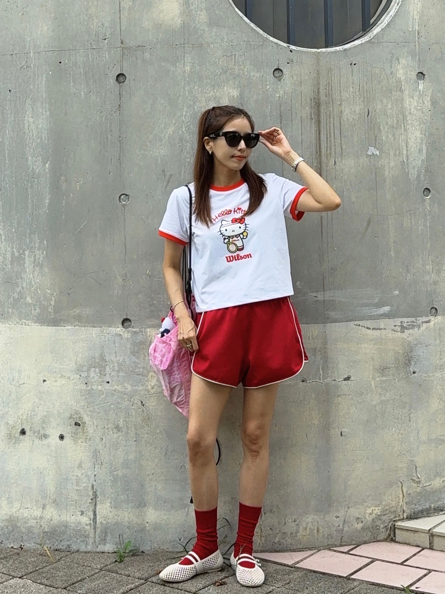 (W) Wilson x Sanrio Characters Hello Kitty Graphic Ringer Crop T-Shirt White, Chanel Butterfly Sunglasses Acetate & Black Frame Grey Lenses Asian Fit 착용 스타일 - 2