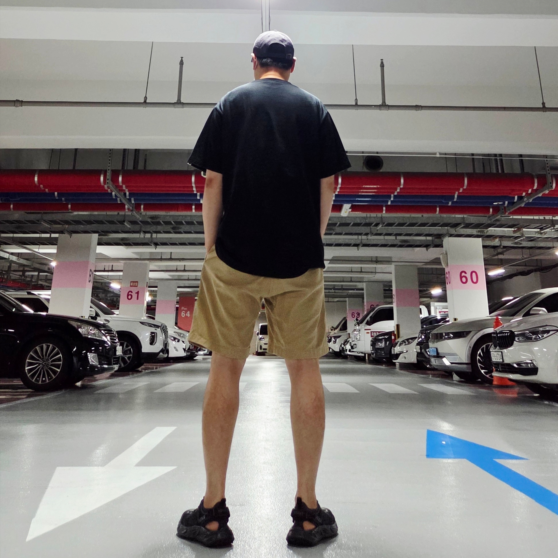Oakley Remix Dad Hat Blackout, BAPE College T-Shirt Black 착용 스타일 - 2