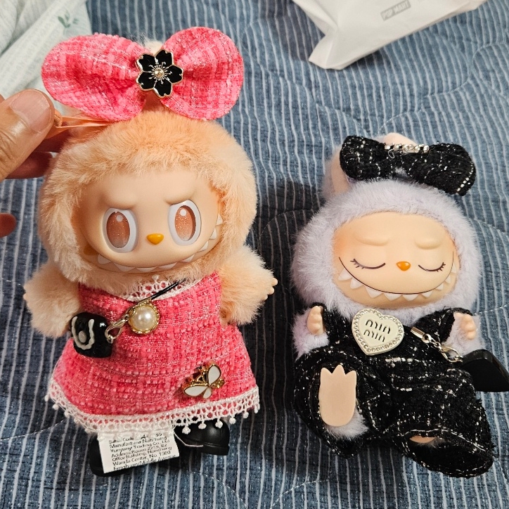Pop Mart Labubu Let's Play Together Doll Series Zizi Keyring (Opened Case) 착용 스타일 - 2