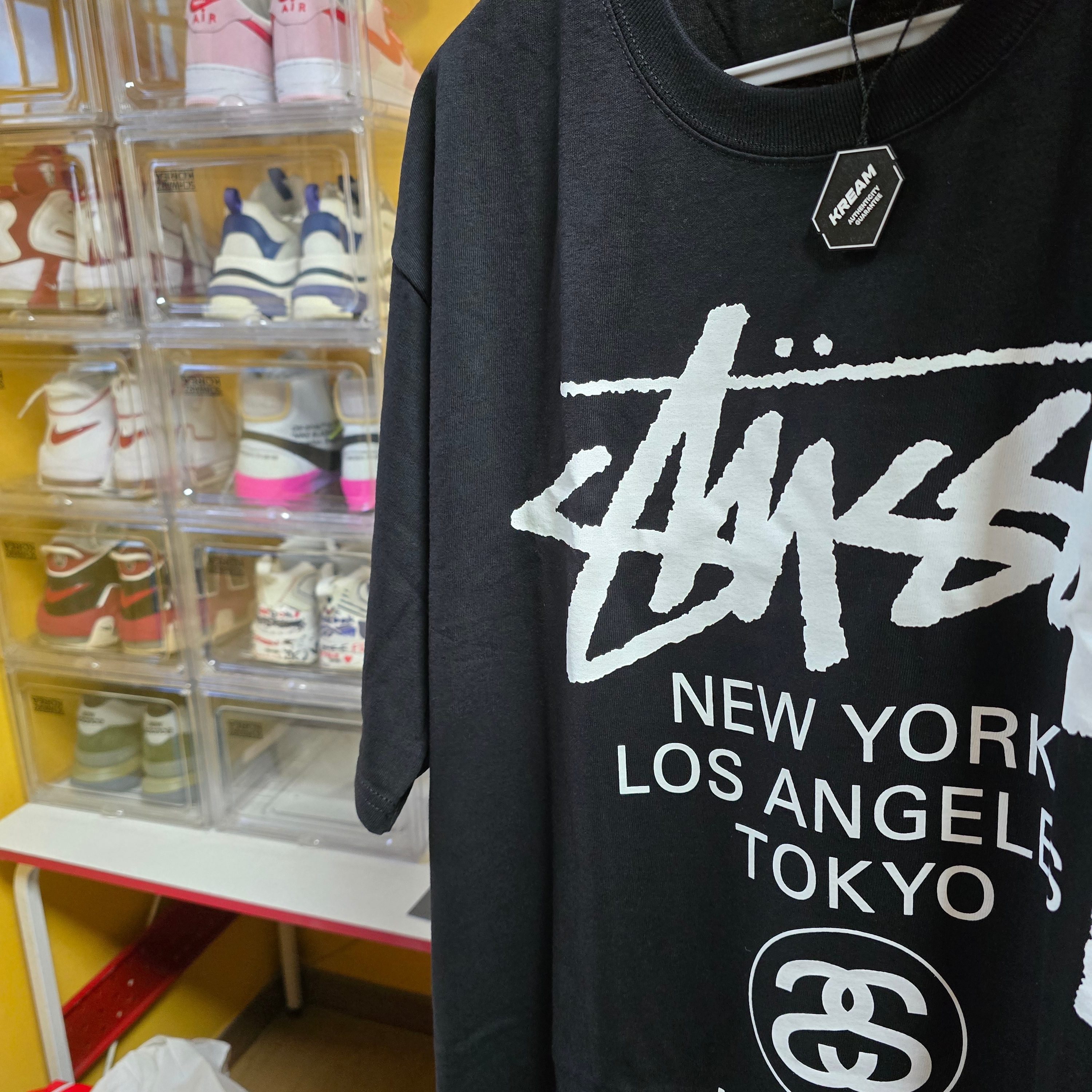 Stussy World Tour T-Shirt Black 2024,2025 착용 스타일