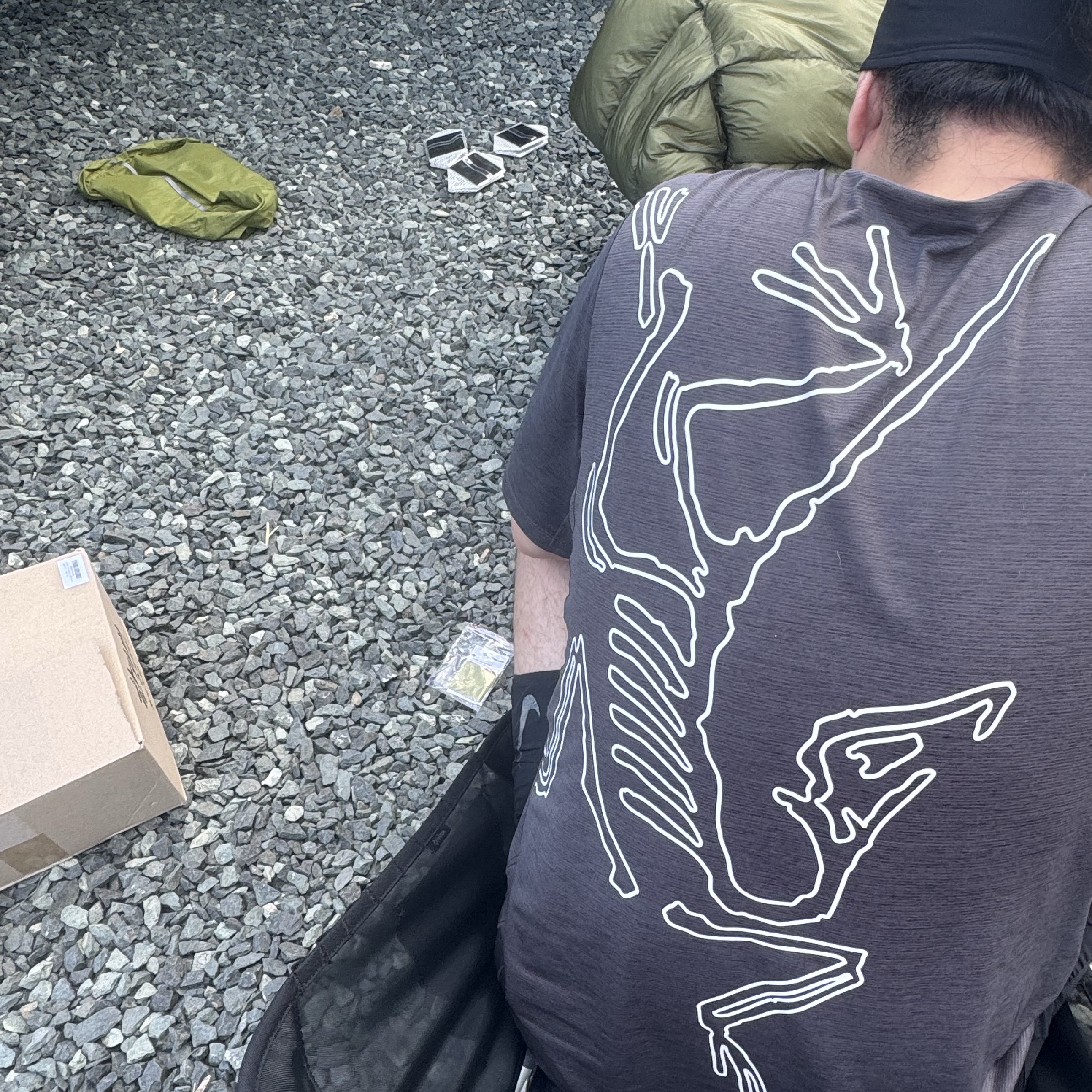 Arc'teryx Cormac Arc'Bird Logo SS T-Shirt Black Heather, Arc'teryx Rho Headband Black 착용 스타일