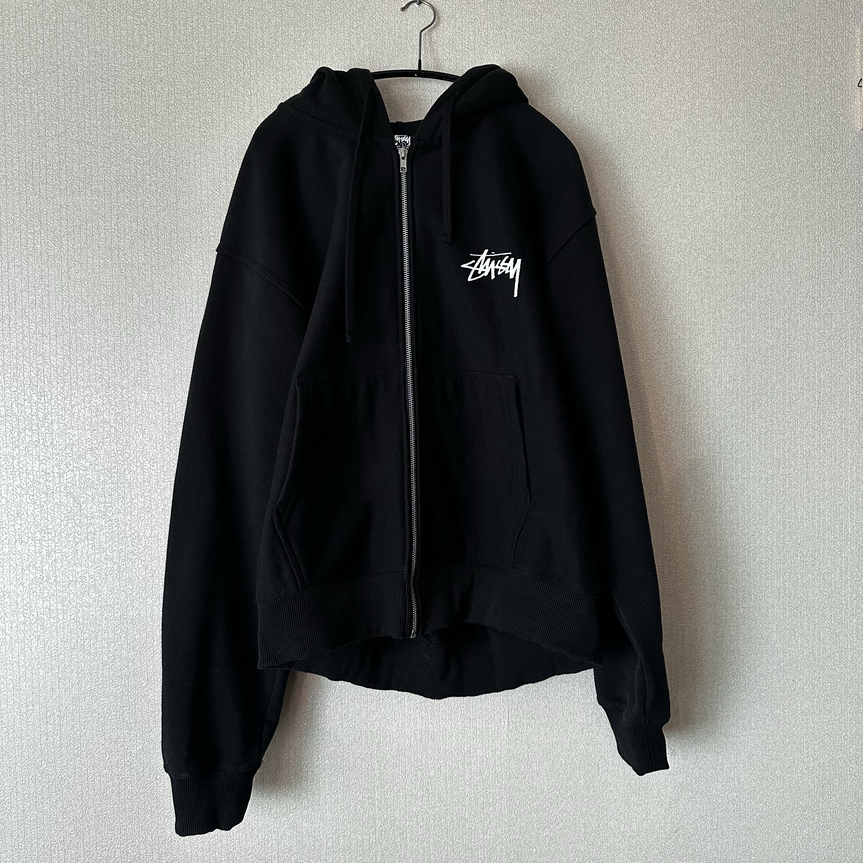 Stussy Great Future Zip Hoodie Black 착용 스타일 - 1