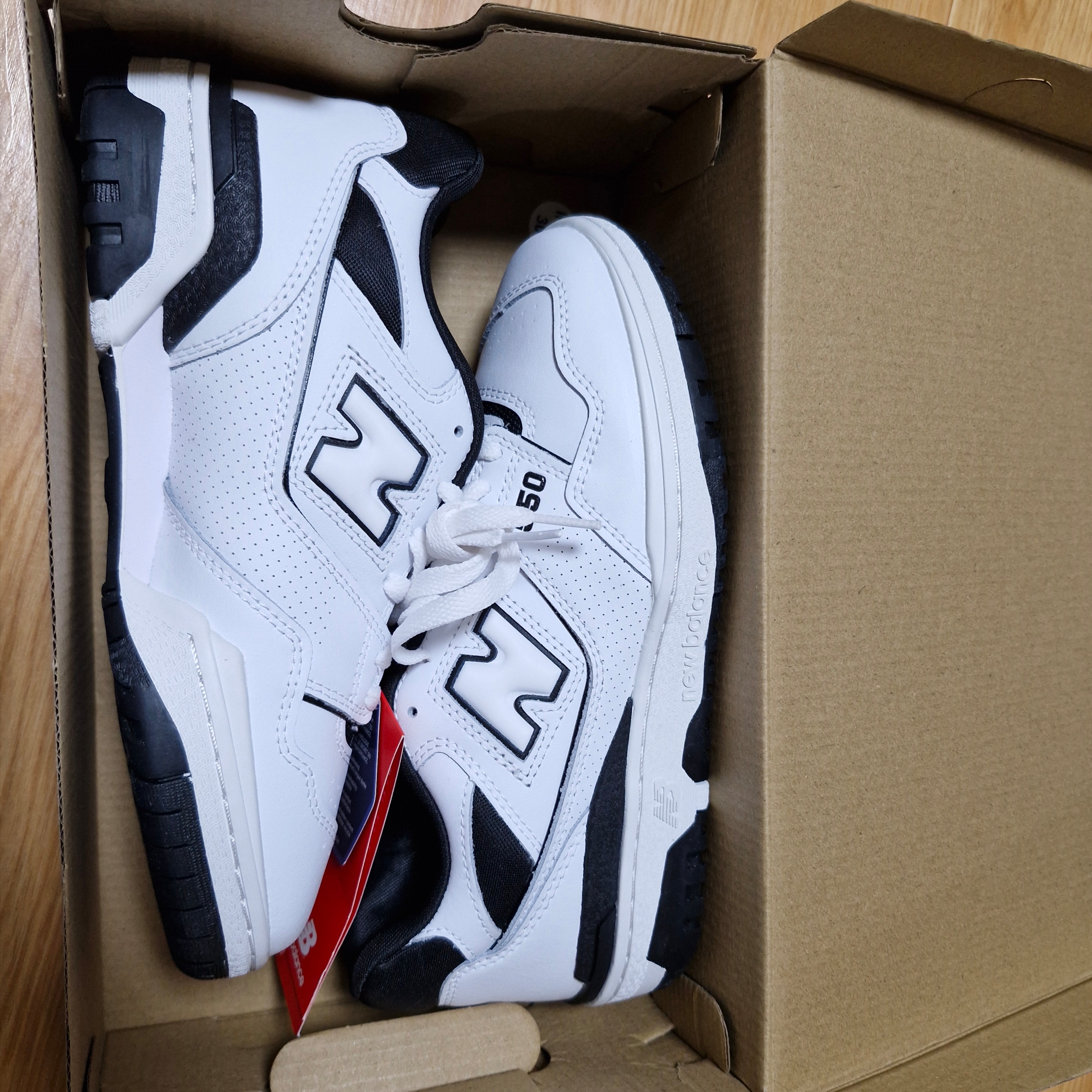 New Balance 550 White Grey - 2E Wide 착용 스타일 - 1