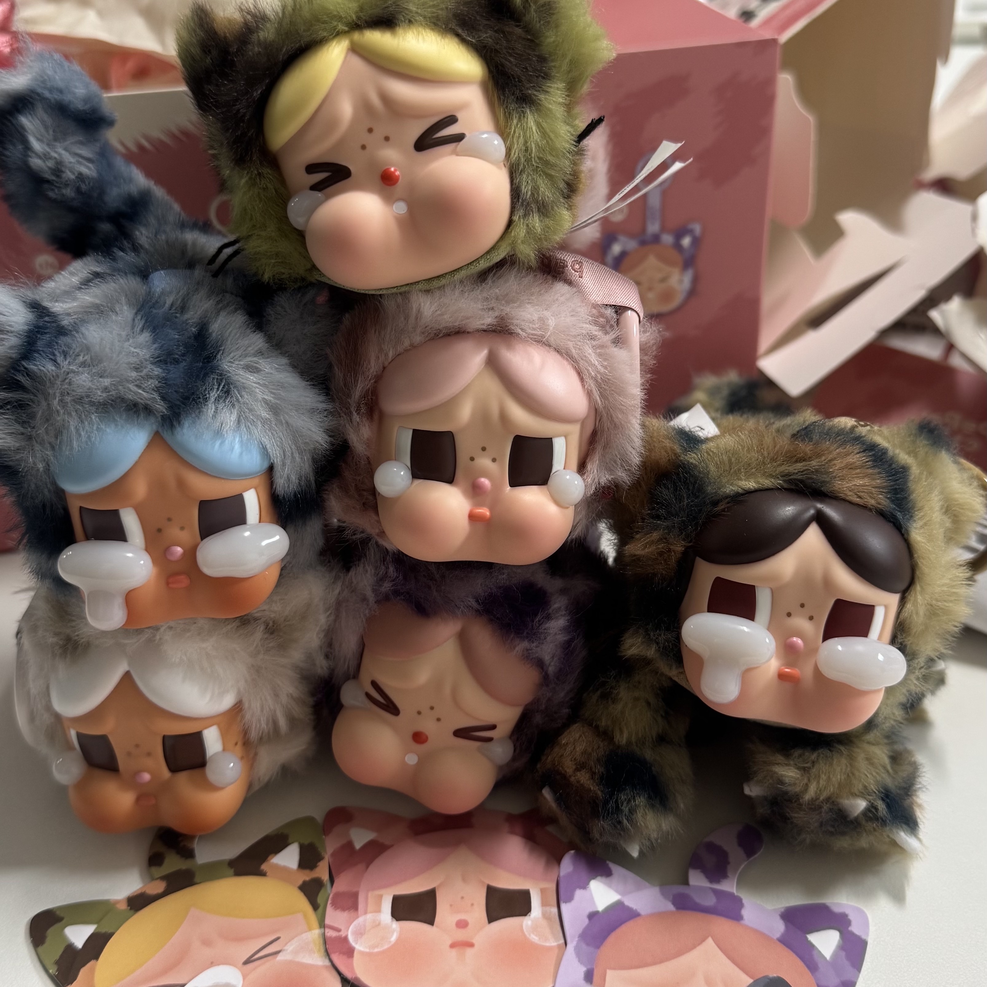 Pop Mart Crybaby Wild But Cutie Series Vinyl Plush Pendant (6 Blind Boxes) 착용 스타일