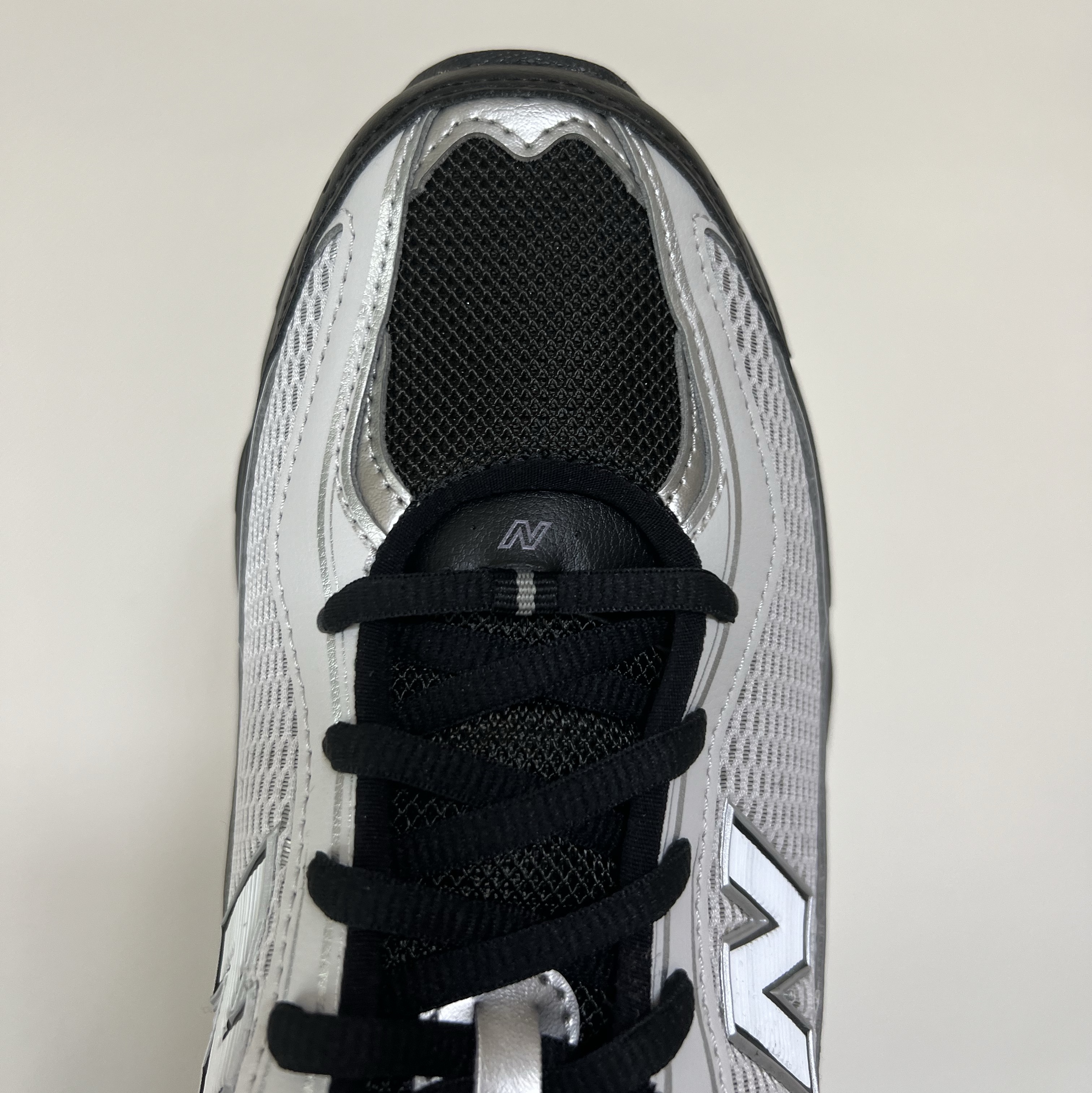 New Balance 509 Black Gray 착용 스타일 - 4