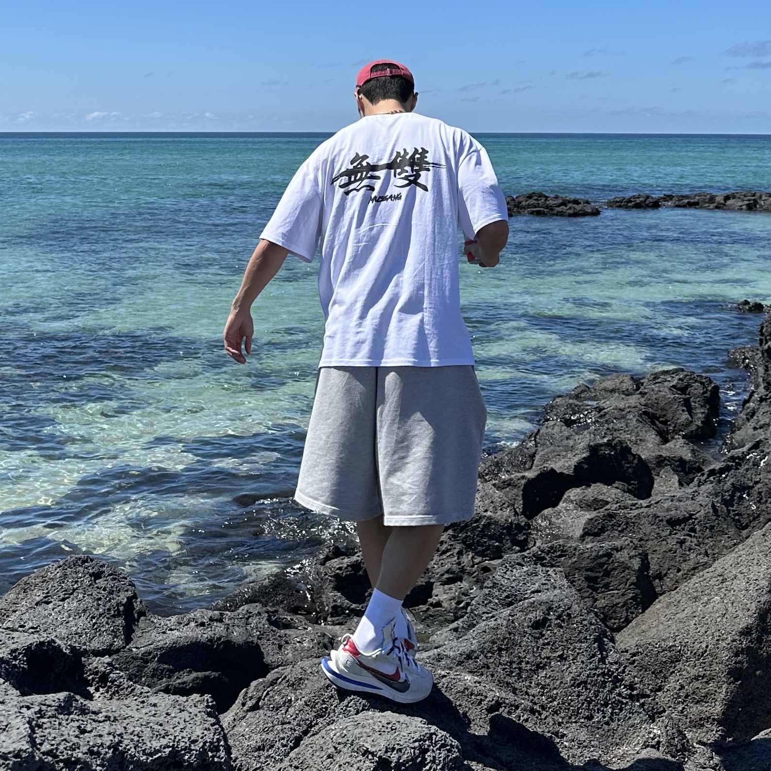 Nike x Sacai VaporWaffle Royal Fuchsia, Palace Tri-Vex T-Shirt White Blue - 25SS 착용 스타일