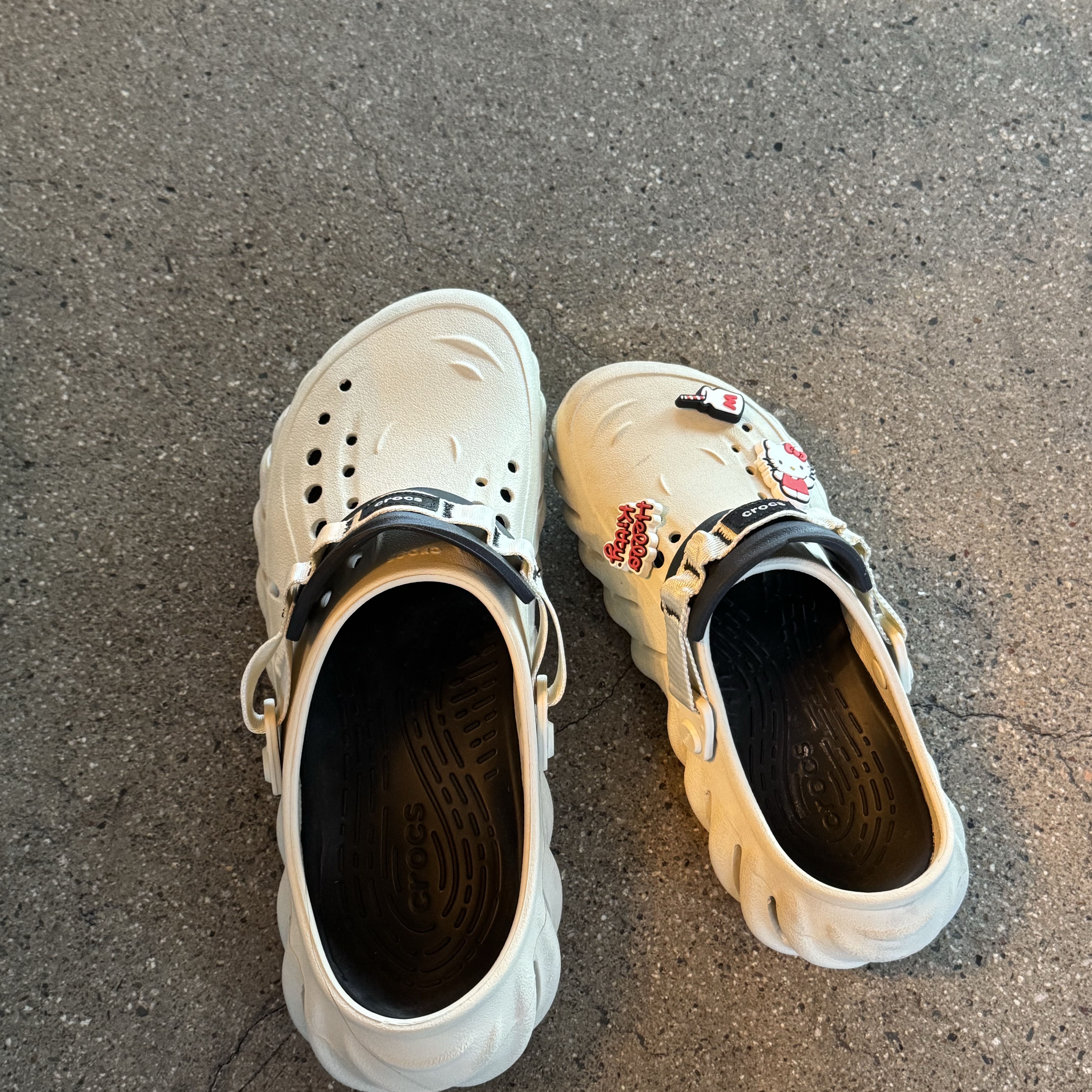 Crocs Echo Clog Bone Black 착용 스타일