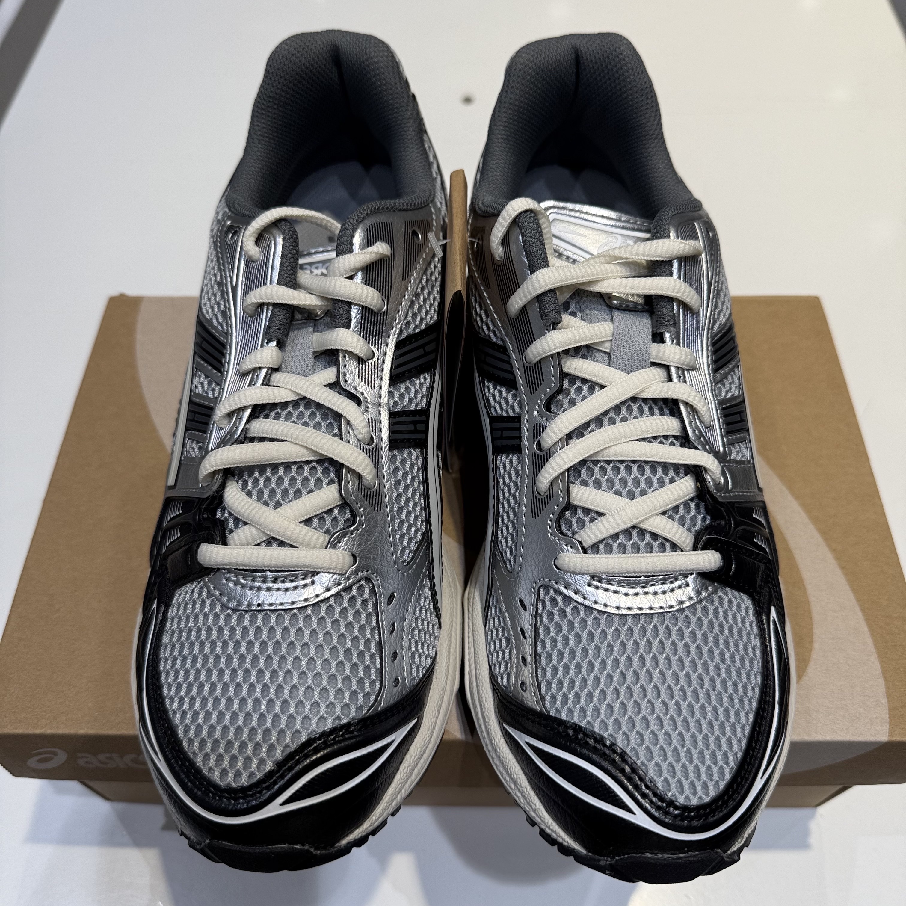 Asics Gel-Kayano 14 Black Glacier Grey 착용 스타일 - 1