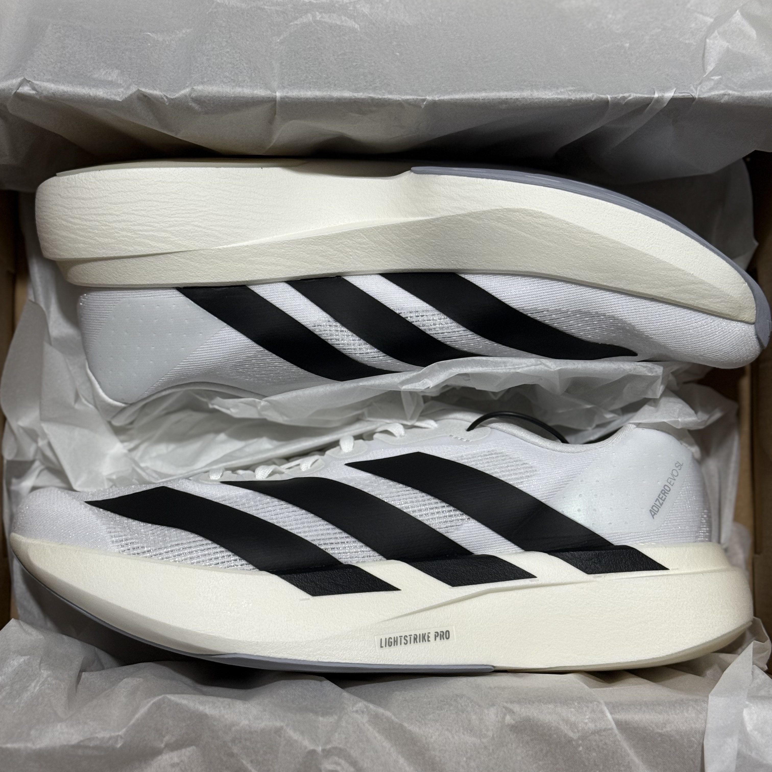 Adidas Adizero EVO SL Cloud White Core Black 착용 스타일 - 2