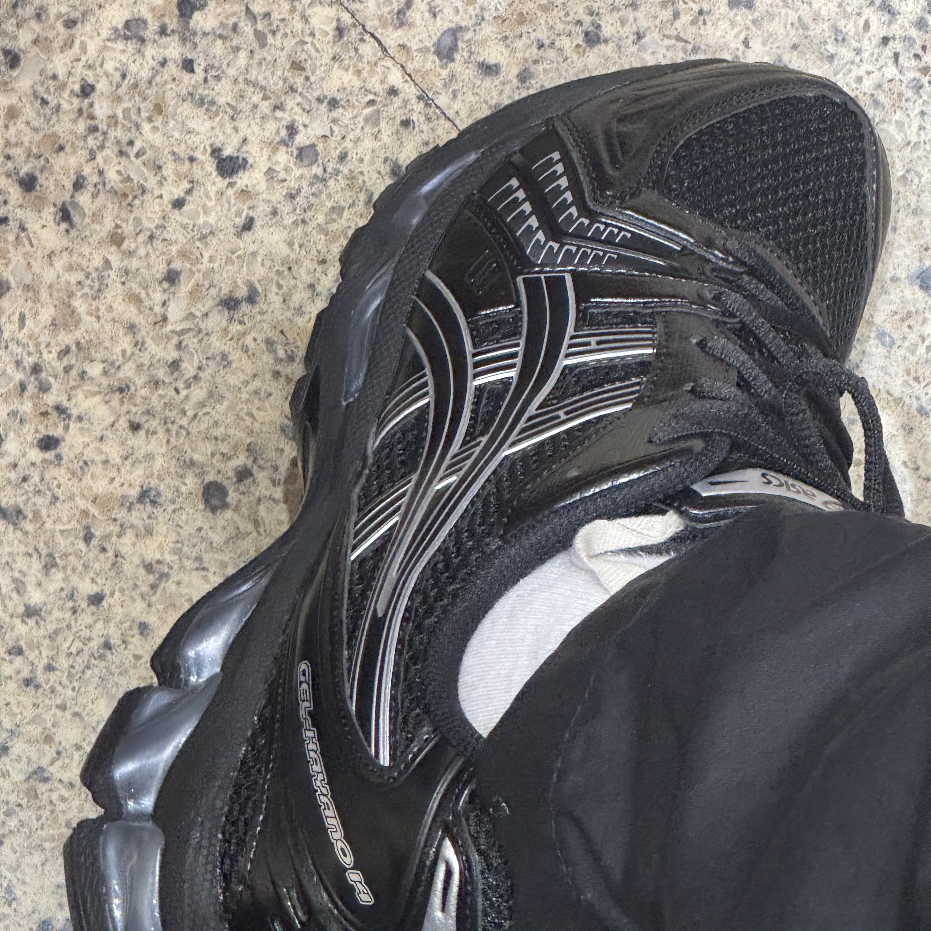 Asics Gel-Kayano 14 Black Pure Silver 착용 스타일 - 1