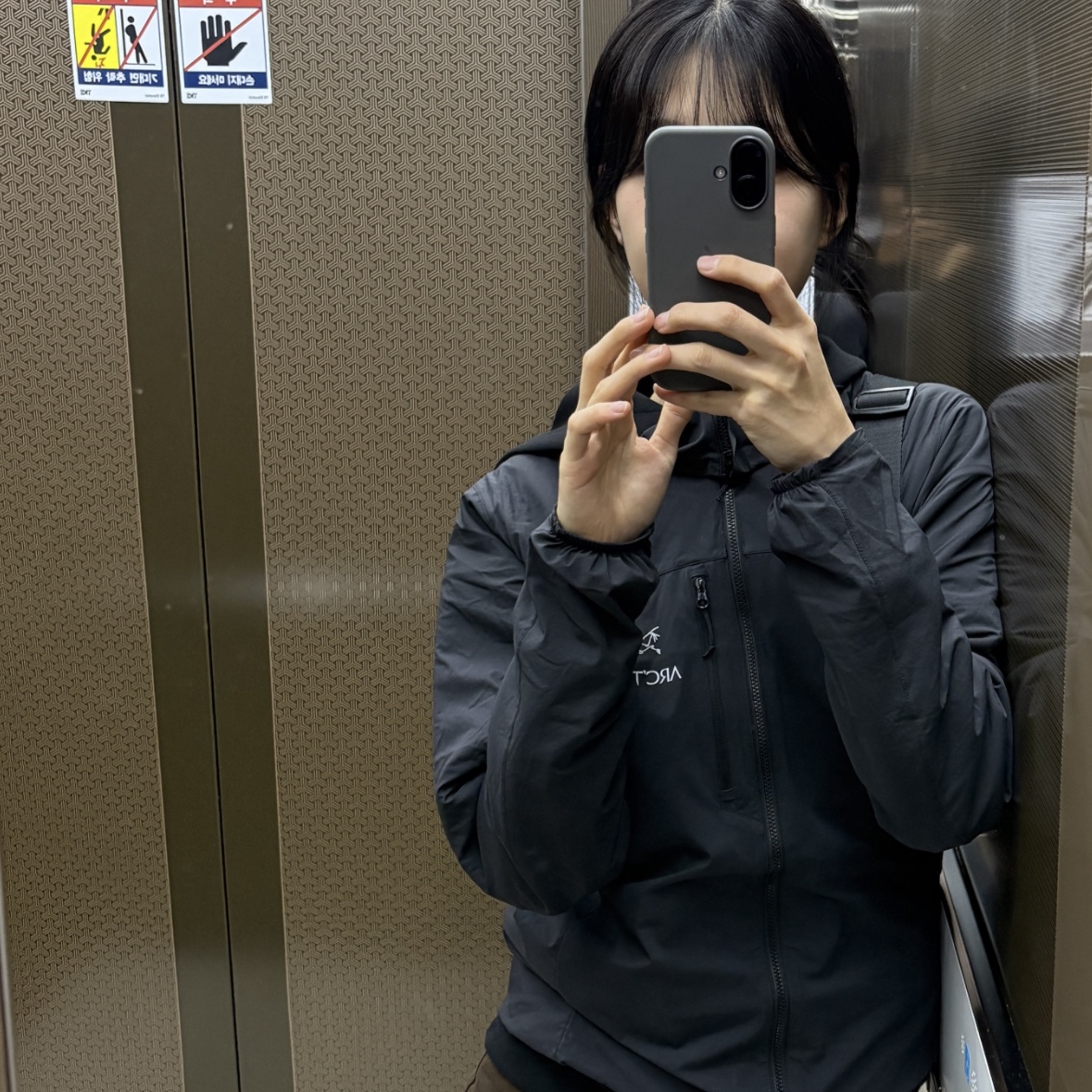 Arc'teryx Squamish Hoody Black, (W) On Running Cloud 5 Waterproof All Black ์ฐฉ์ฉ ์คํ์ผ - 2