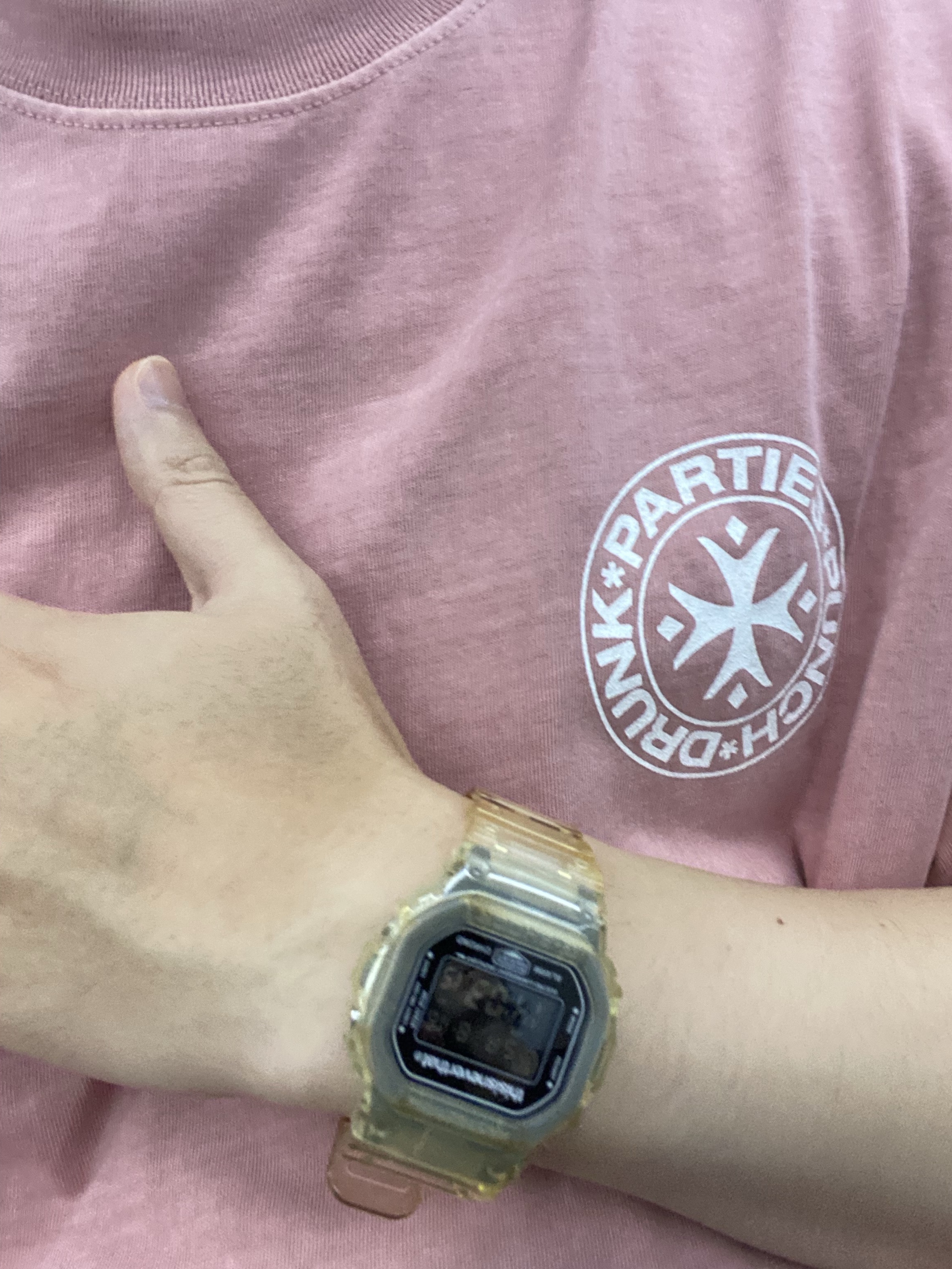 Casio G-Shock x Thisisneverthat DW-5600TINT23-7DF Skeleton, Adidas Yeezy Foam RNNR Sand 착용 스타일 - 3