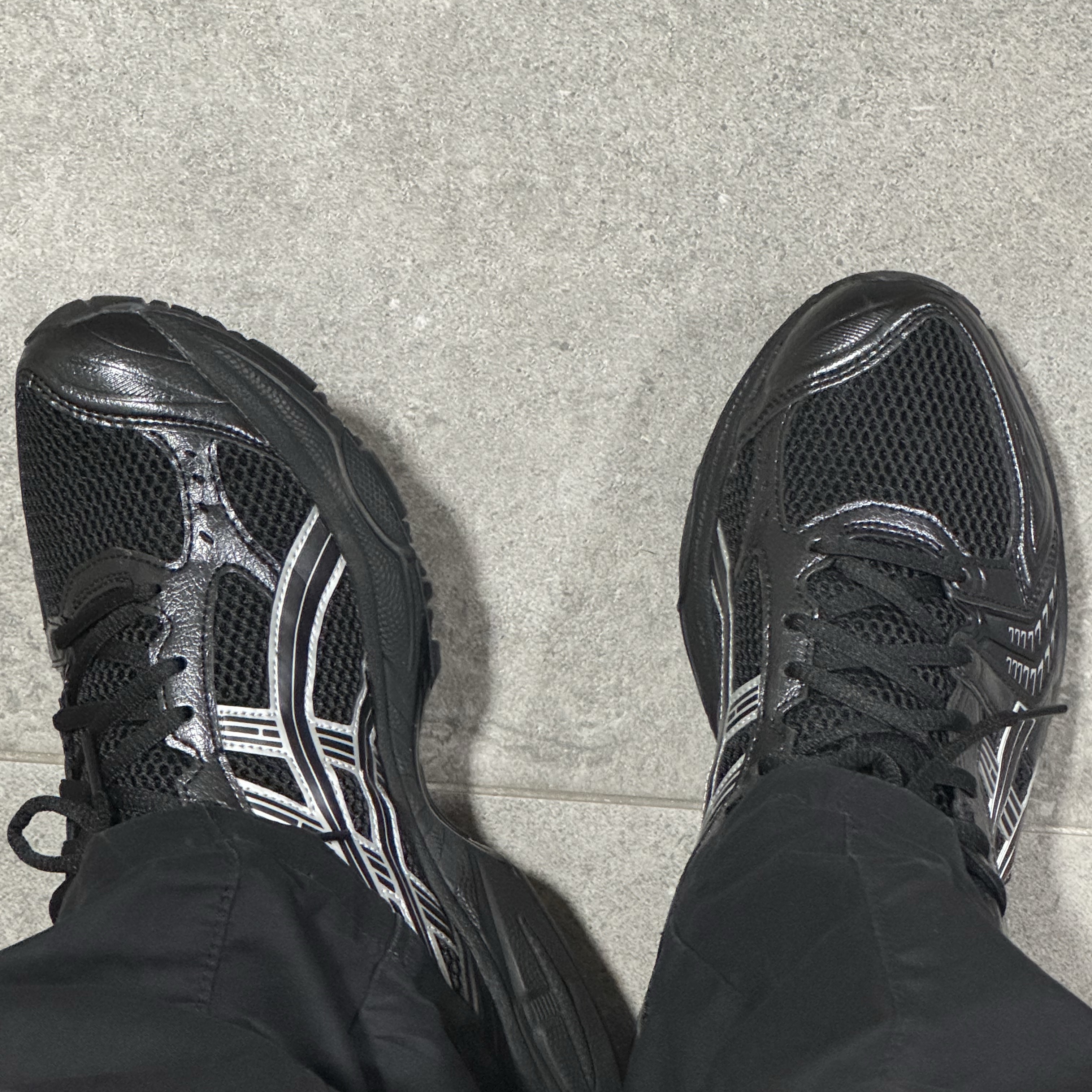 Asics Gel-Kayano 14 Black Pure Silver 착용 스타일 - 2