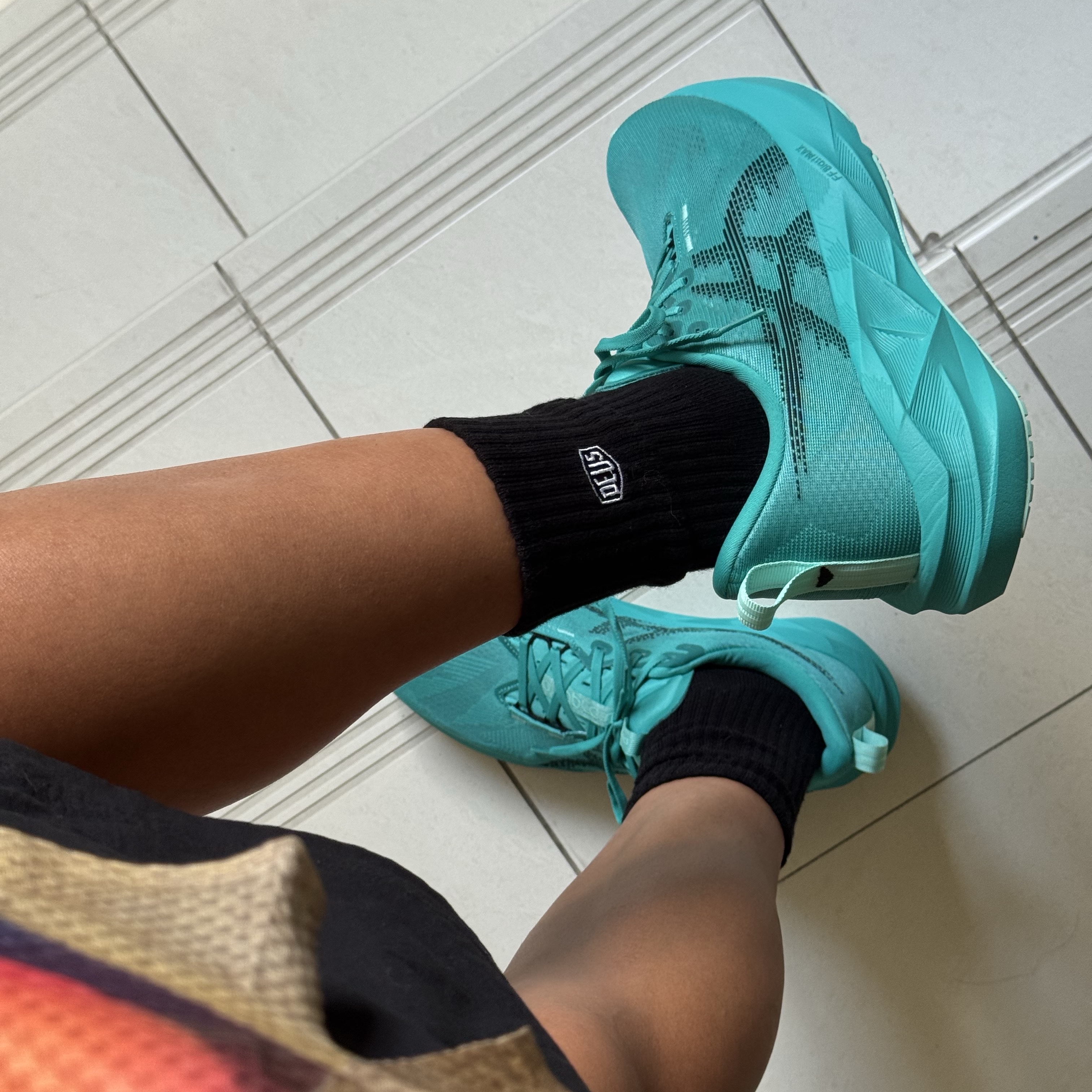 Asics Novablast 5 Wave Teal Black, Deus Ex Machina Shield Socks 3pack Black 착용 스타일 - 4