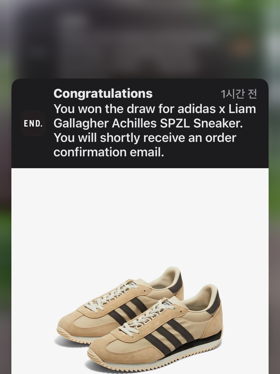 Adidas x Liam Gallagher Achille Spezial Stone Khaki Wonder Beige, Adidas x Noel Gallagher Marathon Spezial Night Navy Clear Blue 착용 스타일 - 1
