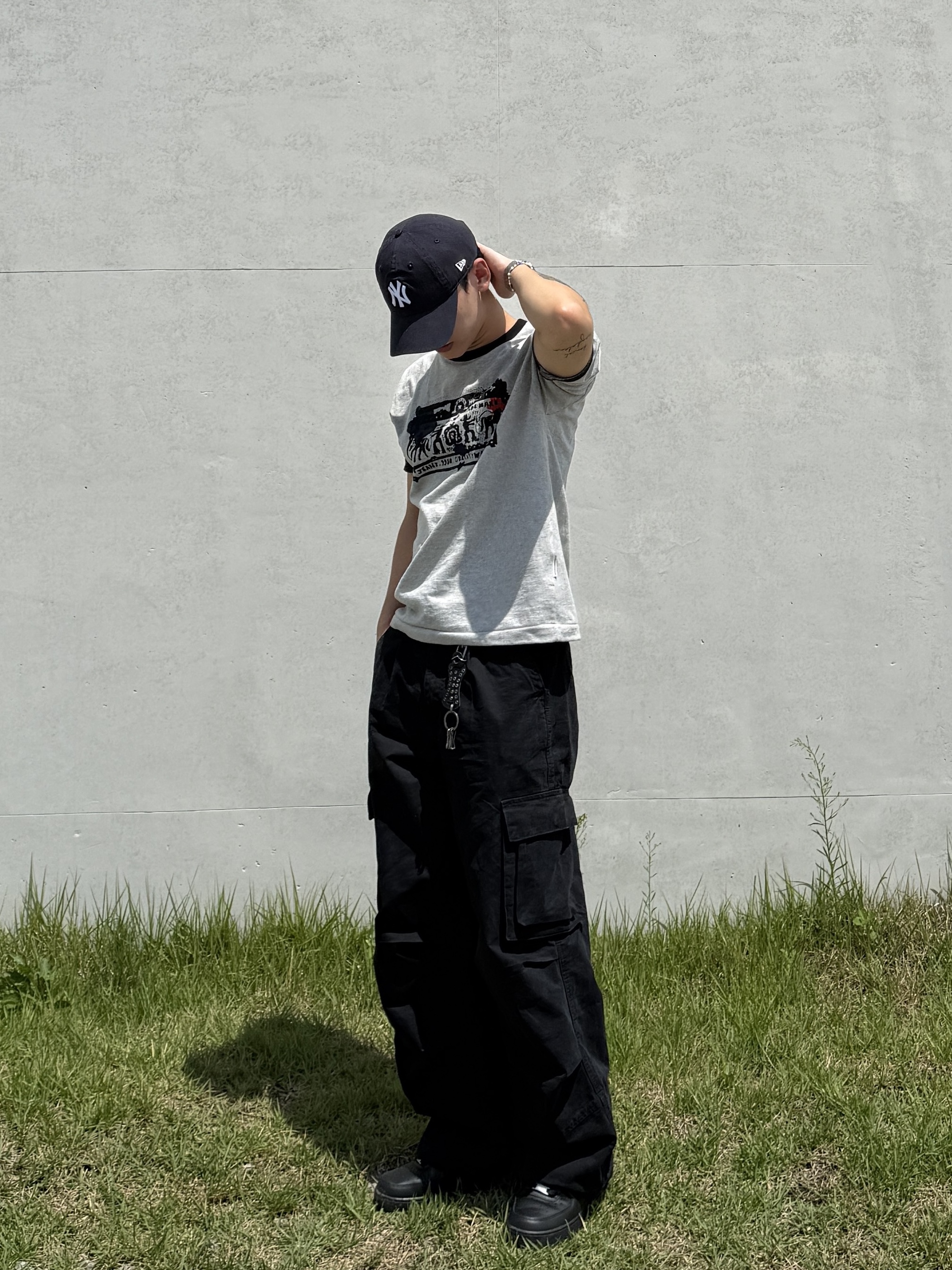 Thevinylhouse Cowboy Pictogram Ringer Tee Grey, [KREAM 단독] Thevinylhouse Cowboy Pictogram Ringer Tee Black 착용 스타일 - 2