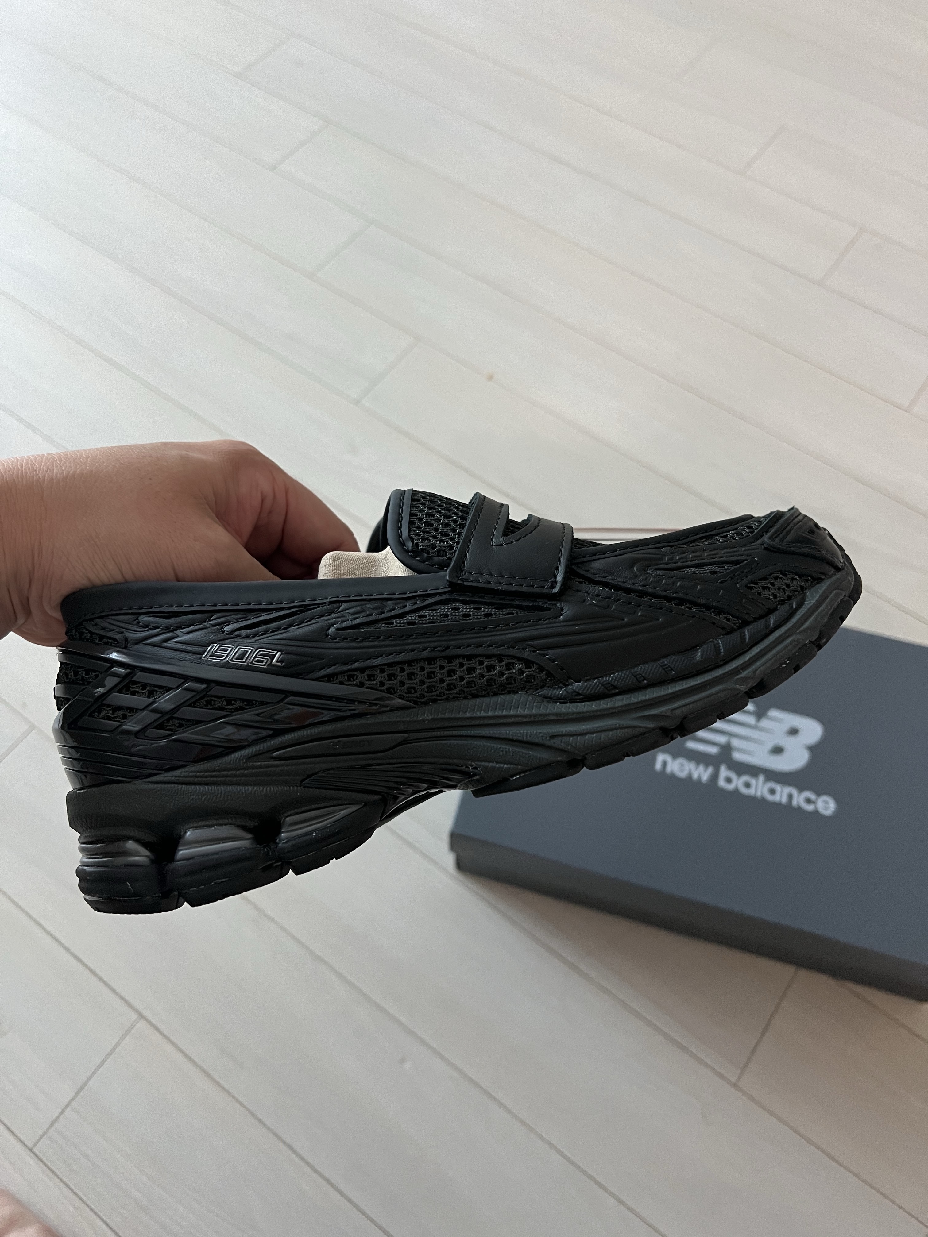 New Balance 1906L Black Top Phantom 착용 스타일 - 2