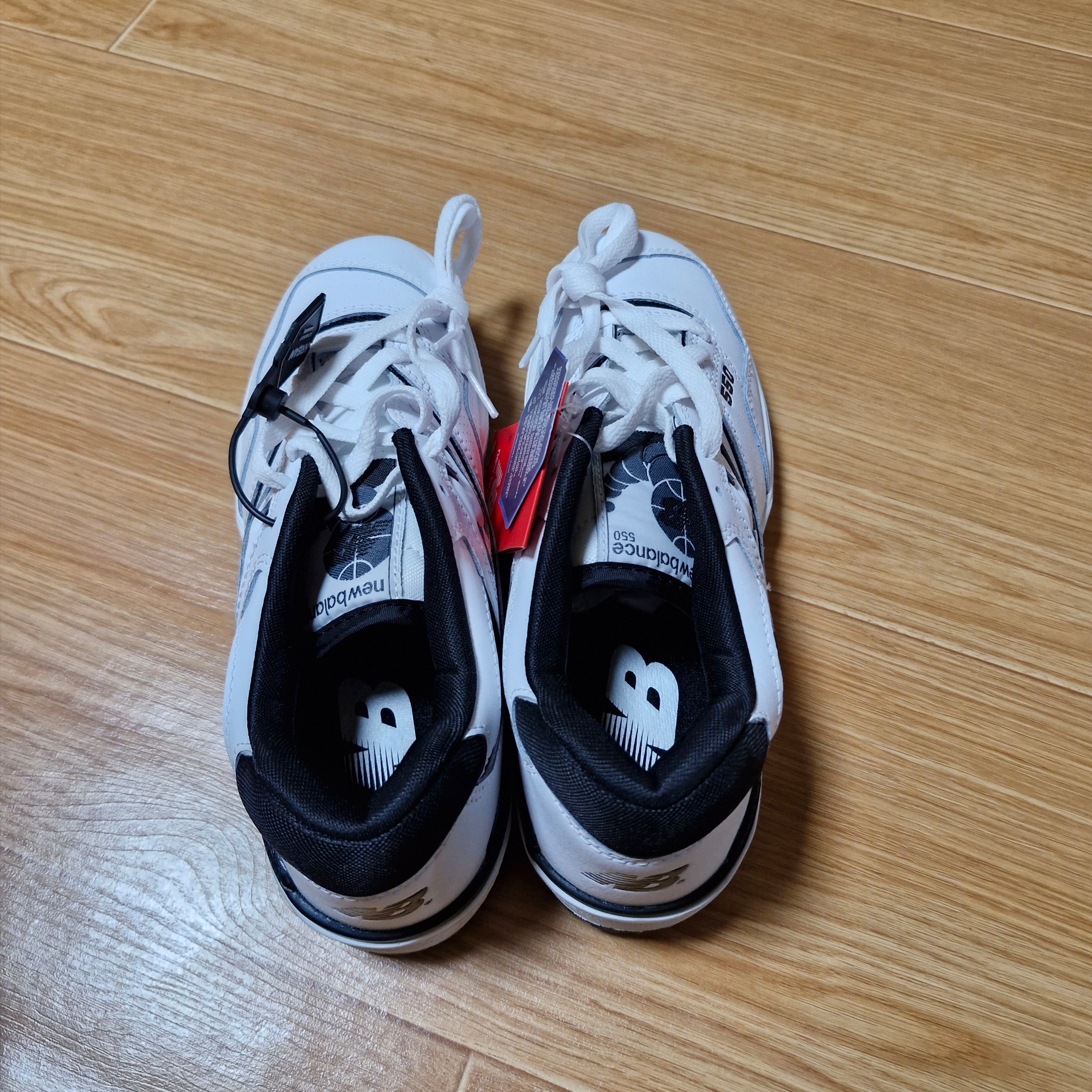 New Balance 550 White Grey - 2E Wide 착용 스타일 - 2