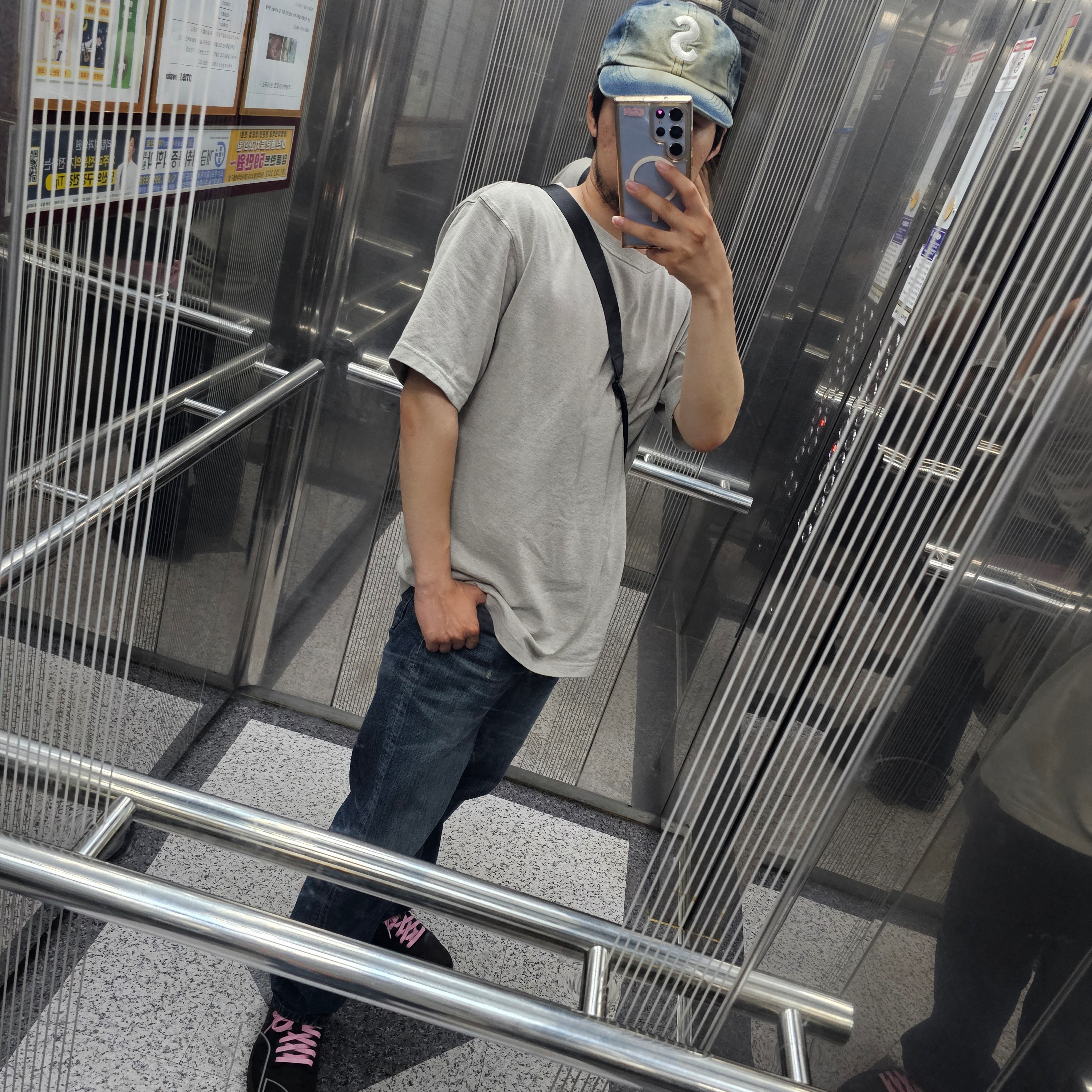 Jordan 1 x Travis Scott Retro Low OG SP Velvet Brown and Dark Mocha, Supreme Cordura Denim S Logo 6-Panel Bleached Indigo - 25SS 착용 스타일