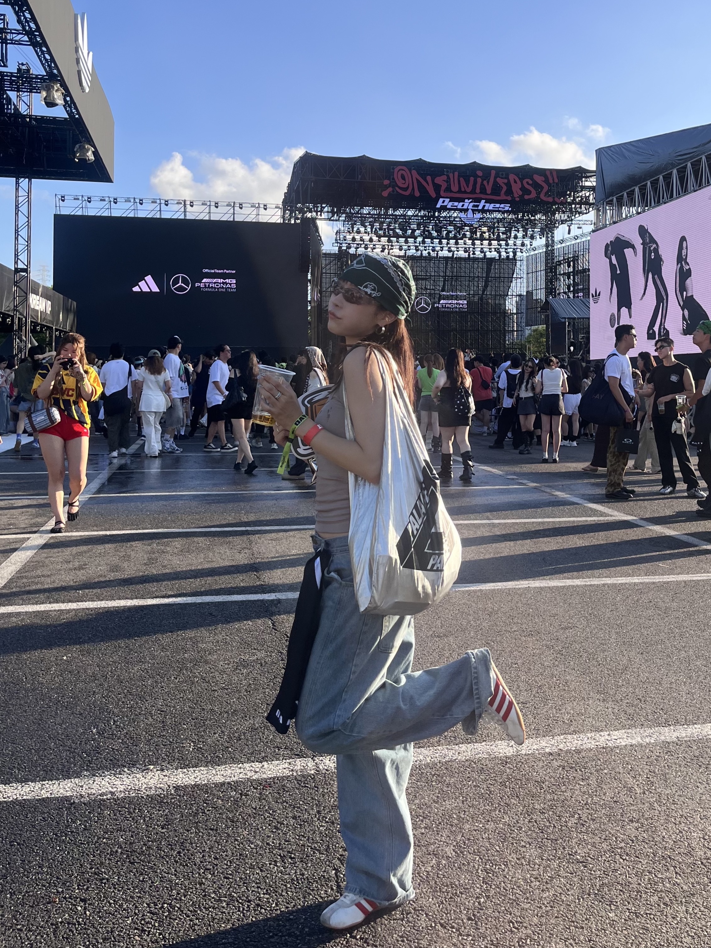 Palace Palace Shop Reusable Bag Silver - 22FW, (W) Adidas Tokyo Off White Better Scarlet 착용 스타일 - 1