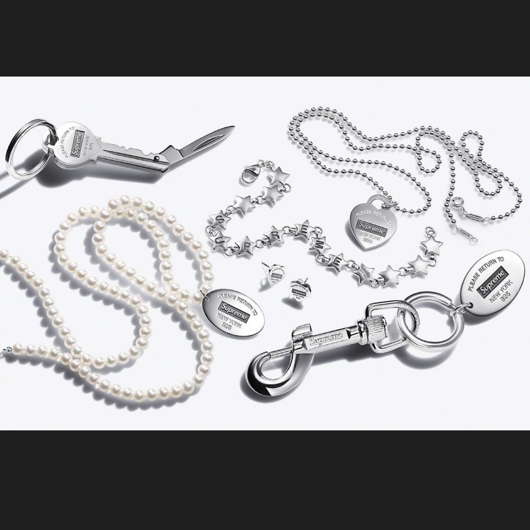 Supreme x Tiffany & Co. Return to Tiffany Heart Tag Pendant - 21FW, Supreme x Tiffany & Co. Return to Tiffany Heart Knife Keyring Silver - 21FW 착용 스타일