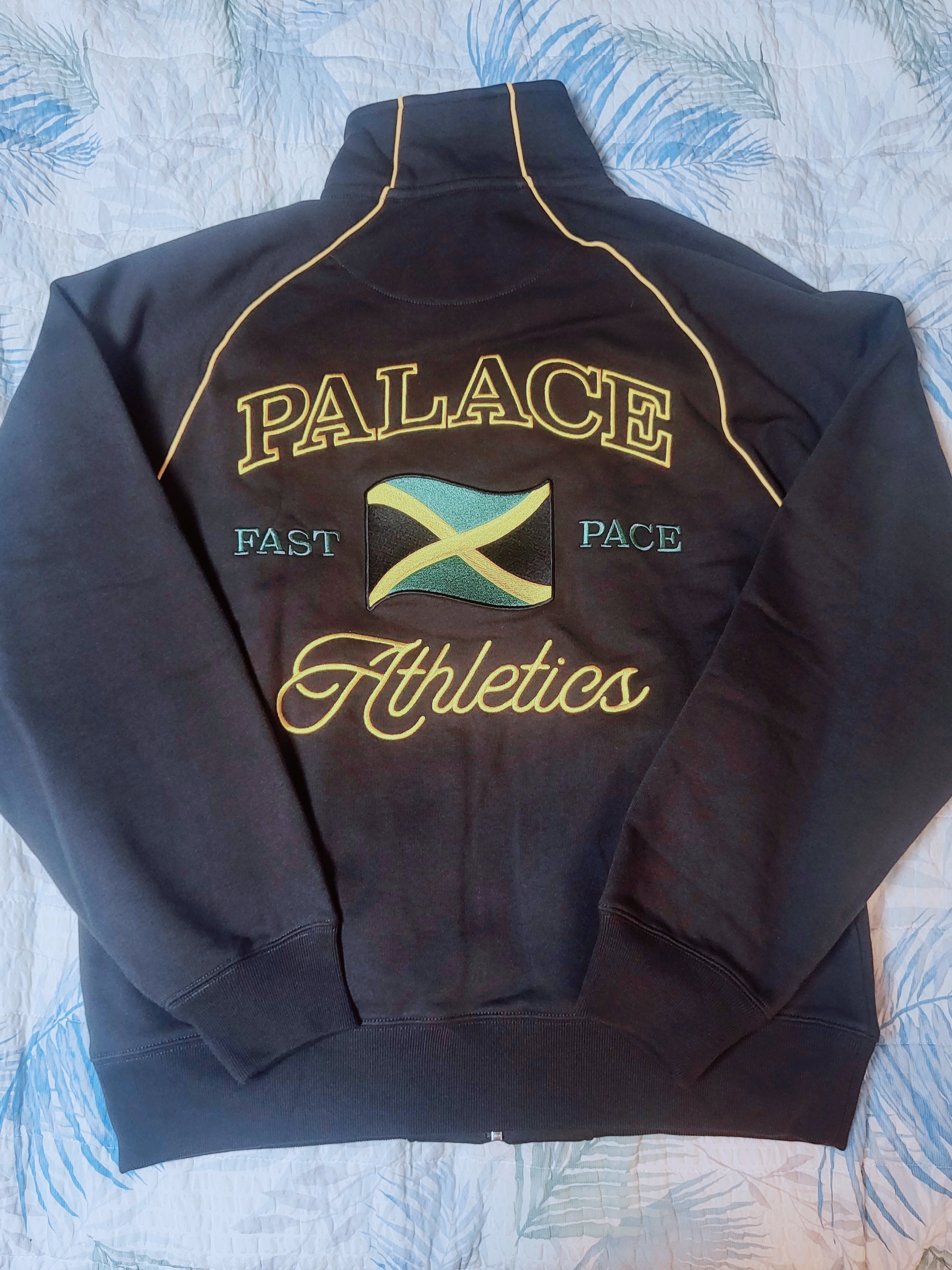 Palace Seoul 2 Seoul Tri-Ferg T-Shirt Black - 25SS, Palace Athletic Zip Funnel Black - 25FW 착용 스타일 - 2