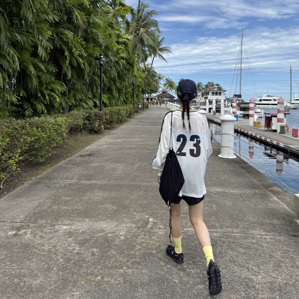 (W) On Running Cloud 5 Waterproof All Black ์ฐฉ์ฉ ์คํ์ผ - 3