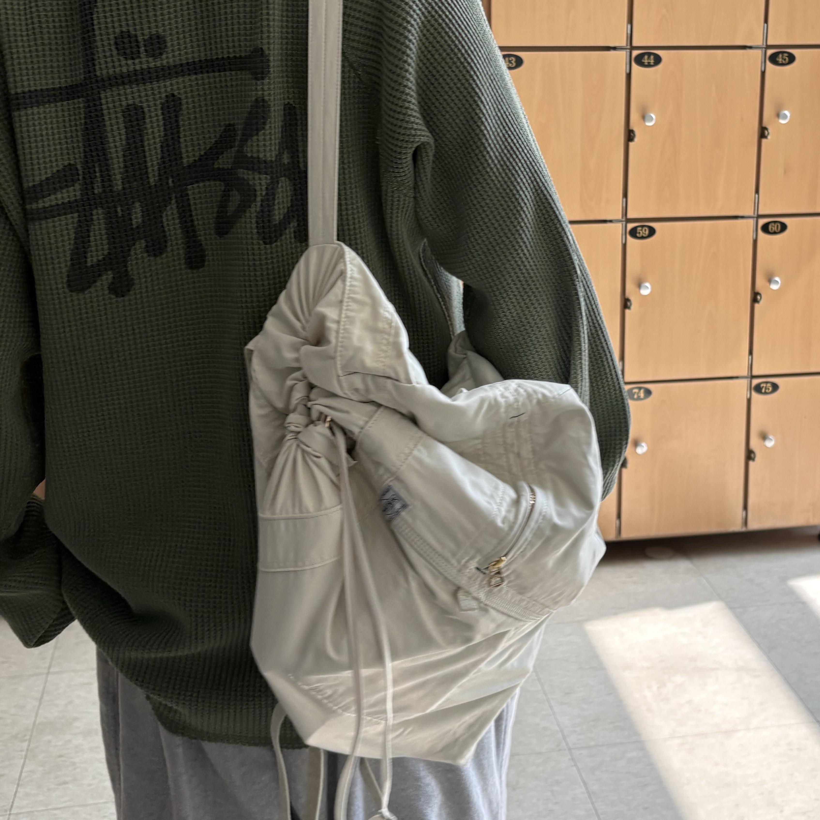 Porter Mile Knapsack Off White, Stussy Raglan Thermal LS Crew Pine 착용 스타일