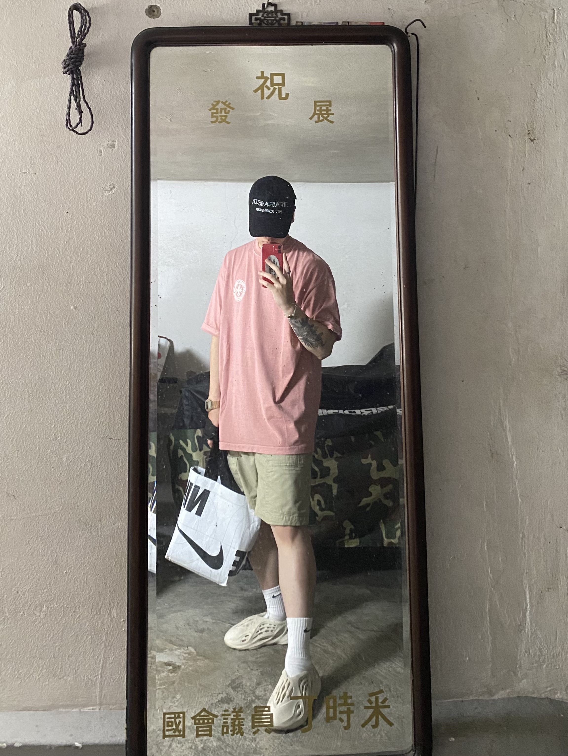 Casio G-Shock x Thisisneverthat DW-5600TINT23-7DF Skeleton, Adidas Yeezy Foam RNNR Sand 착용 스타일 - 1