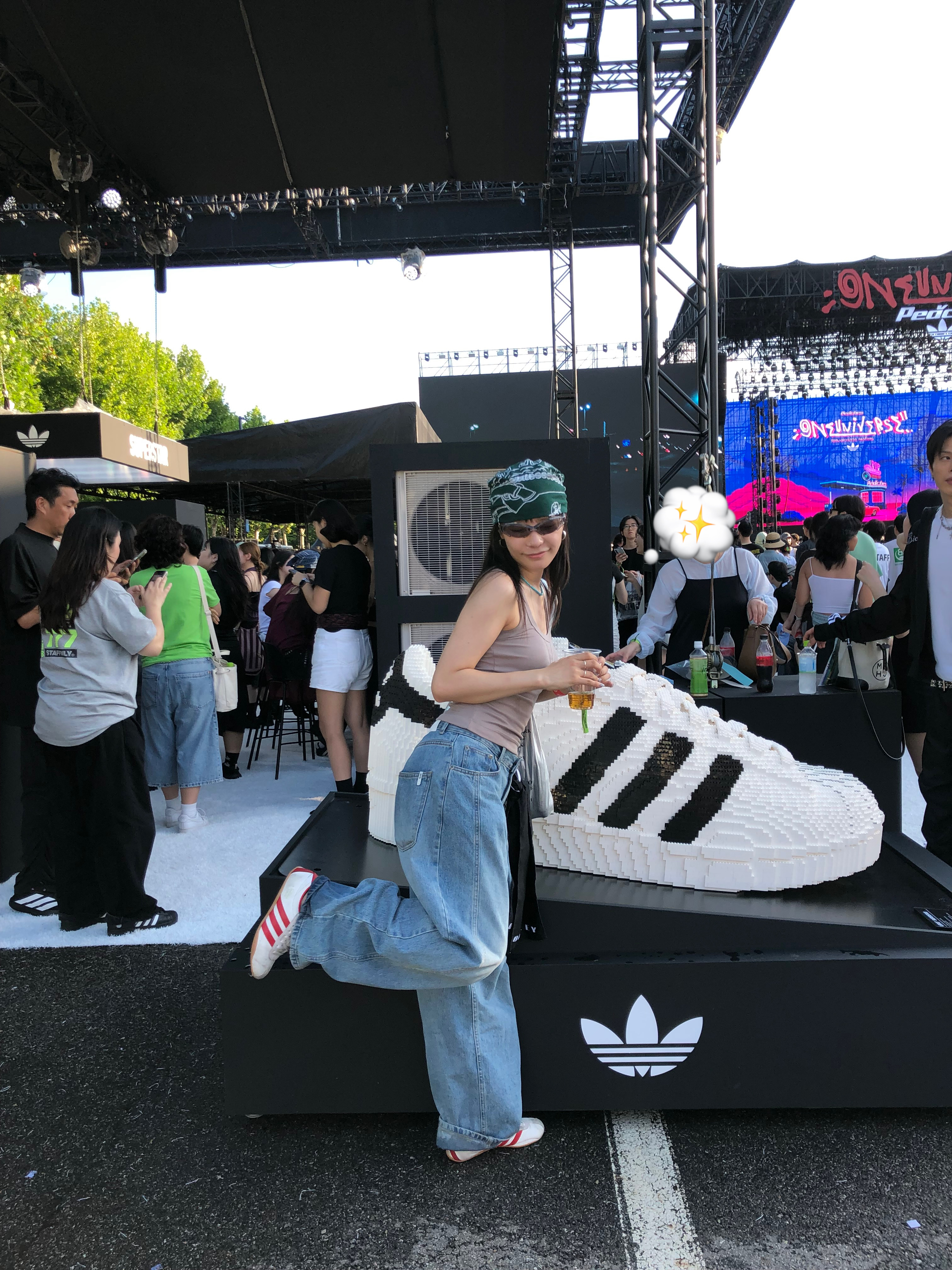 Palace Palace Shop Reusable Bag Silver - 22FW, (W) Adidas Tokyo Off White Better Scarlet 착용 스타일 - 2
