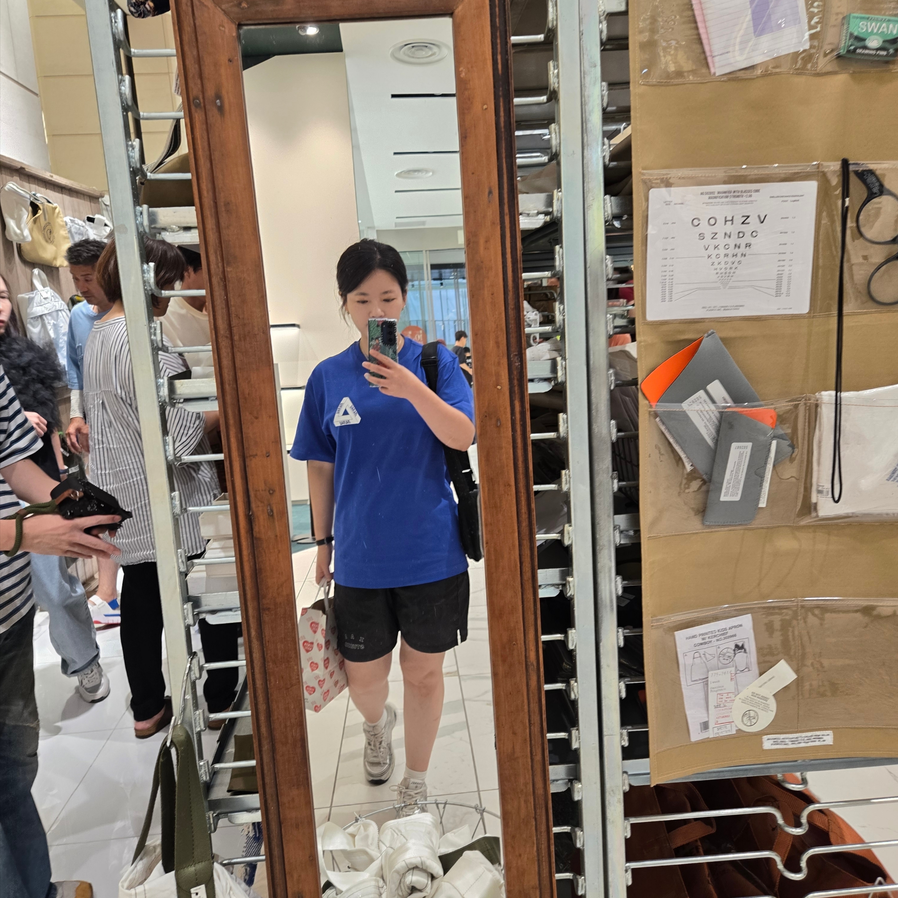 Palace Tri Lingual T-Shirt Blue Berry - 25FW, Chanel Sneakers Fabric Laminated & White Silver 착용 스타일