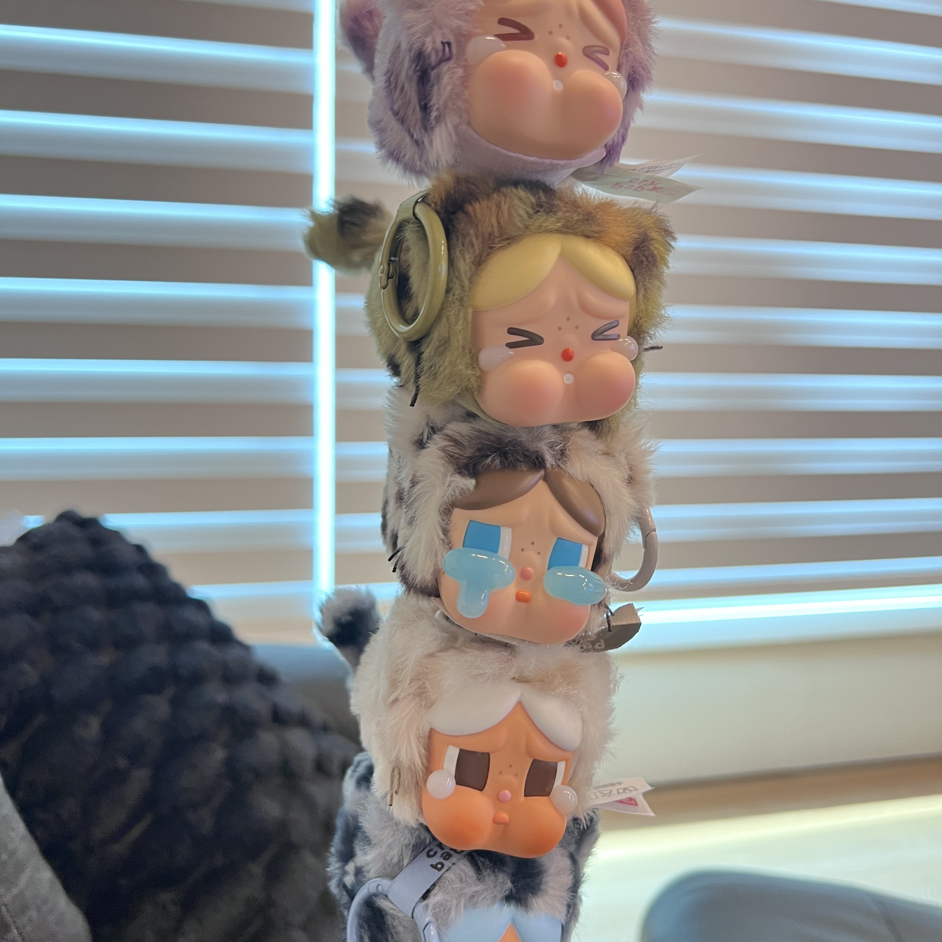 Pop Mart Crybaby Wild But Cutie Series Vinyl Plush Pendant (6 Blind Boxes) 착용 스타일