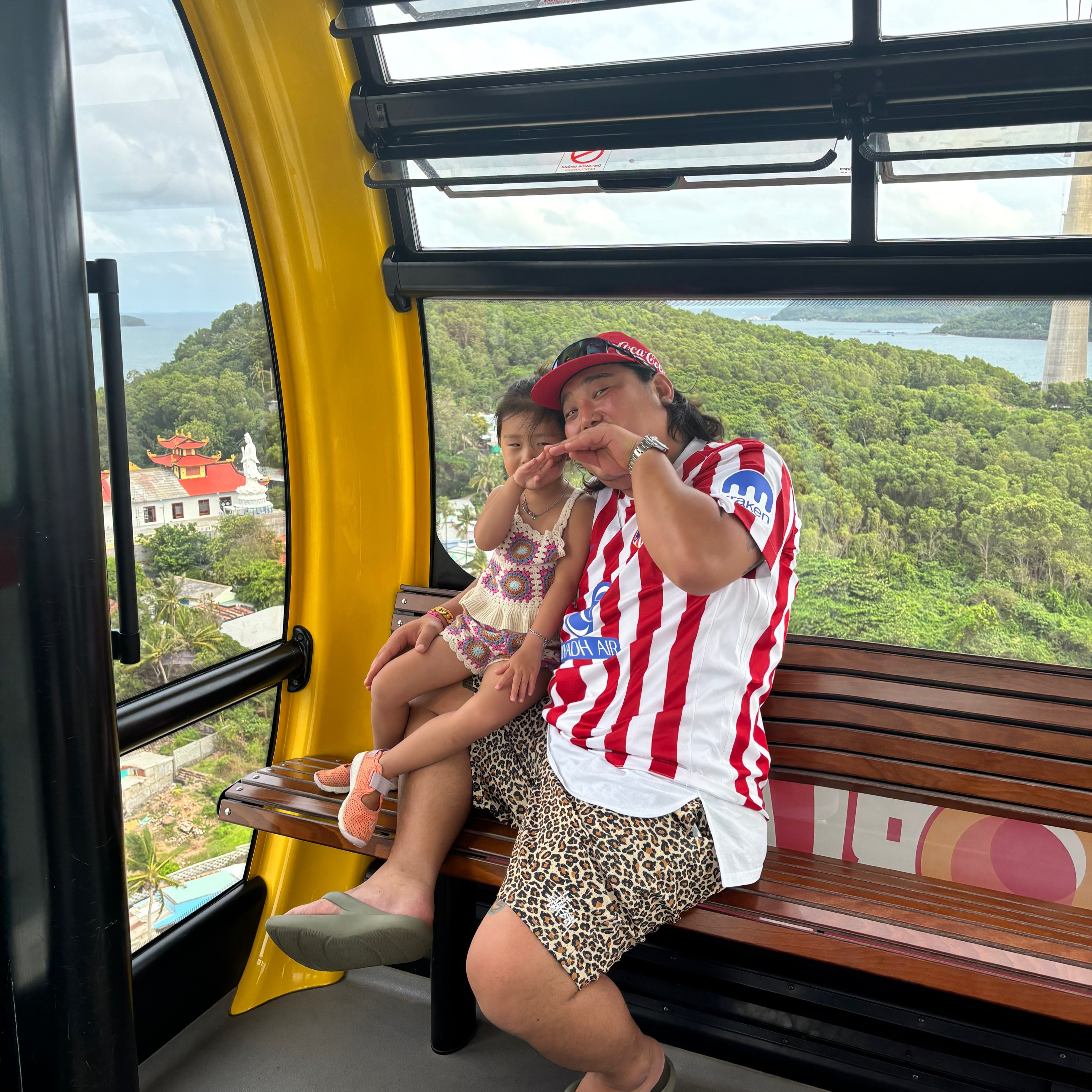 Nike Atletico Madrid 2025/26 Stadium Home Dri-Fit Soccer Replica Jersey Sport Red White (Non Marking Ver.), Stussy Basic Mesh Shorts Leopard 착용 스타일 - 1