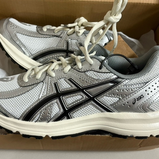 Asics Jog 100 S White Black - 2E Wide 착용 스타일 - 3