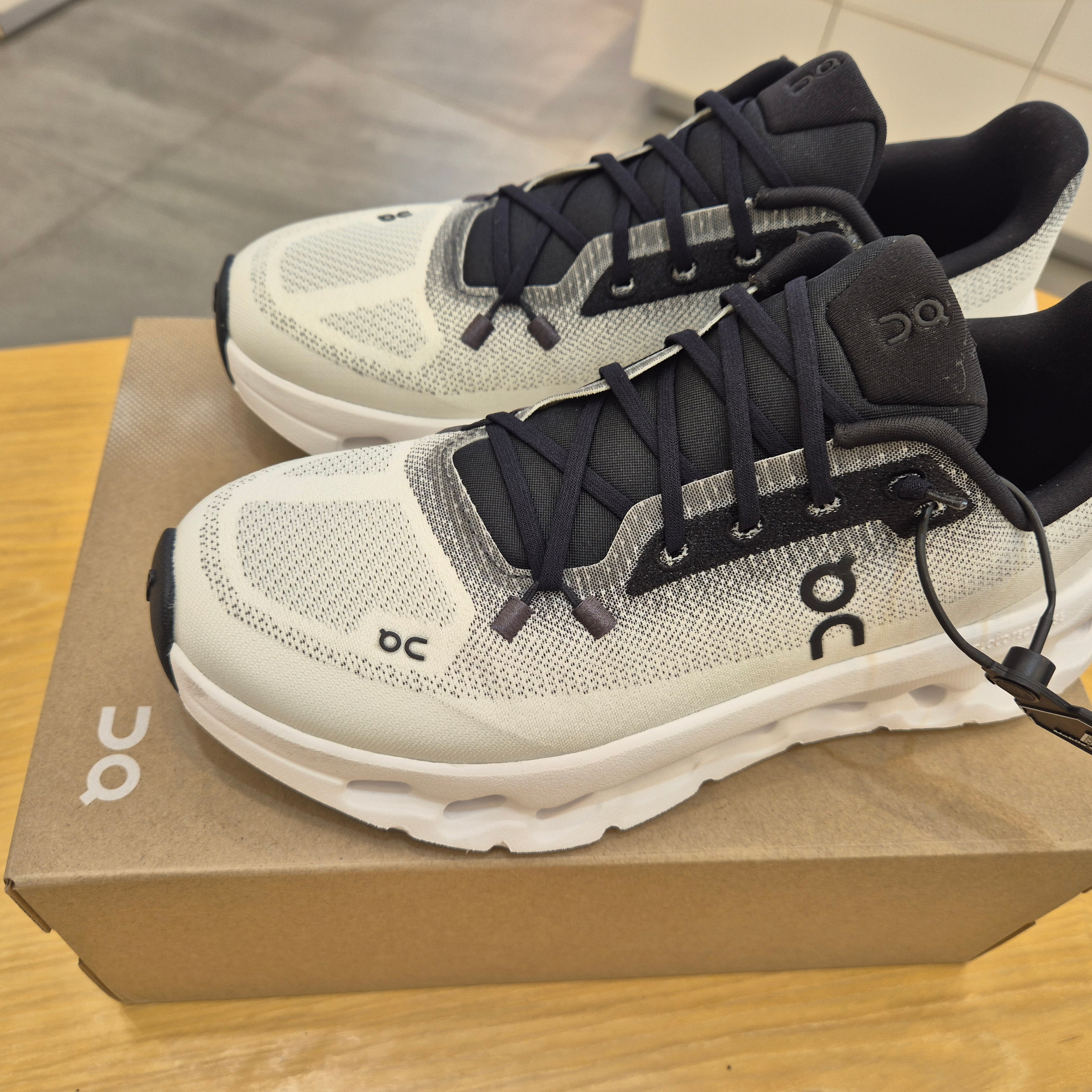 (W) On Running Cloudtilt Black Ivory 착용 스타일