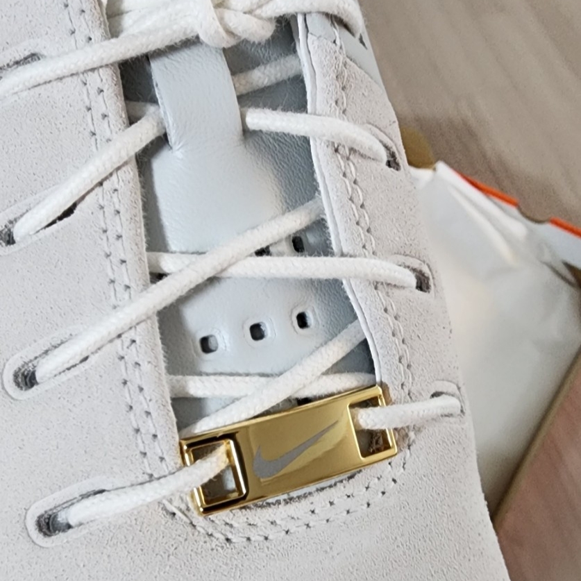 Nike Air Zoom Victory Tour 3 NRG Wide White Metallic Silver 착용 스타일