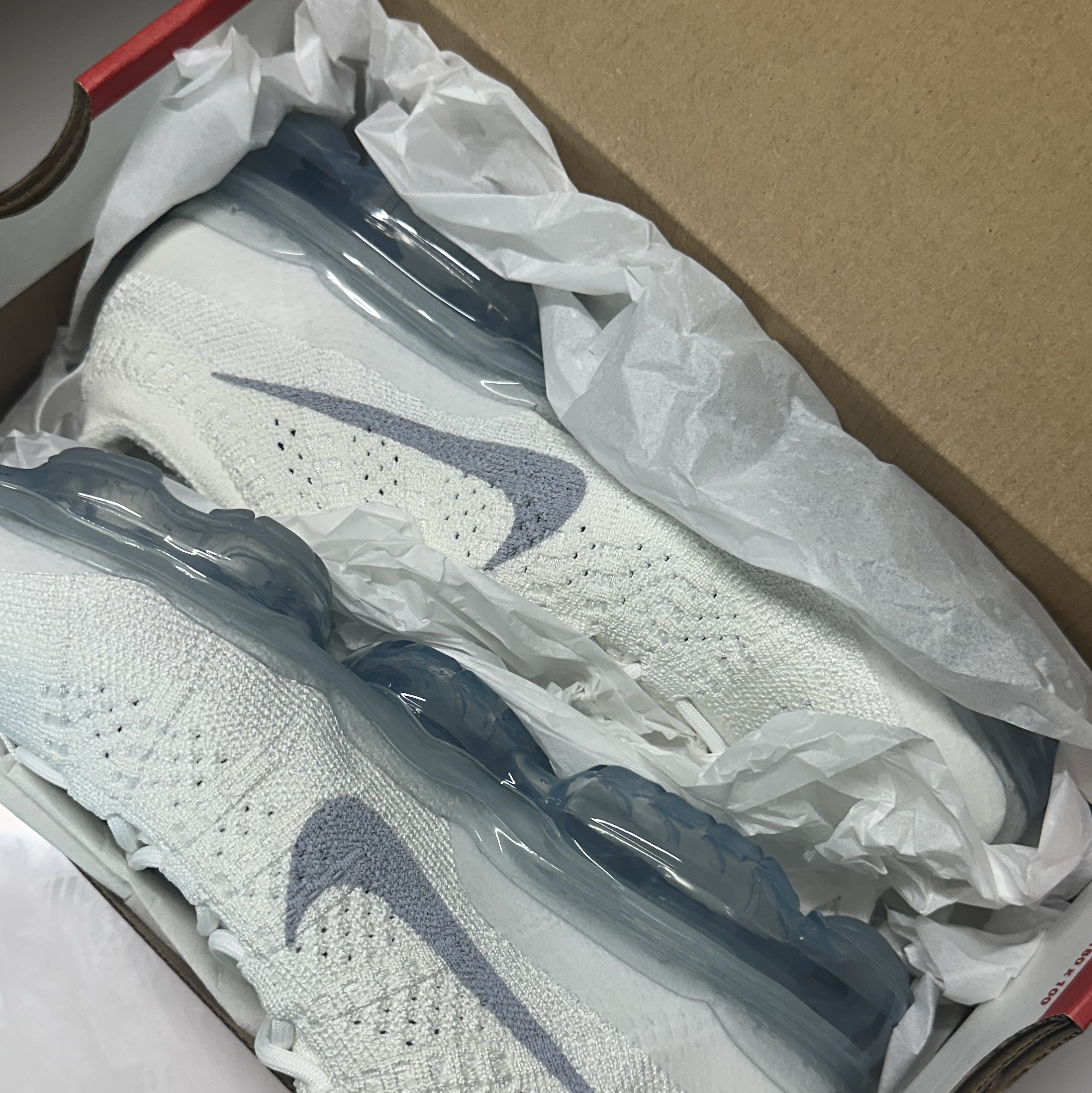 (W) Nike Air Vapormax 2023 Flyknit White 착용 스타일 - 1
