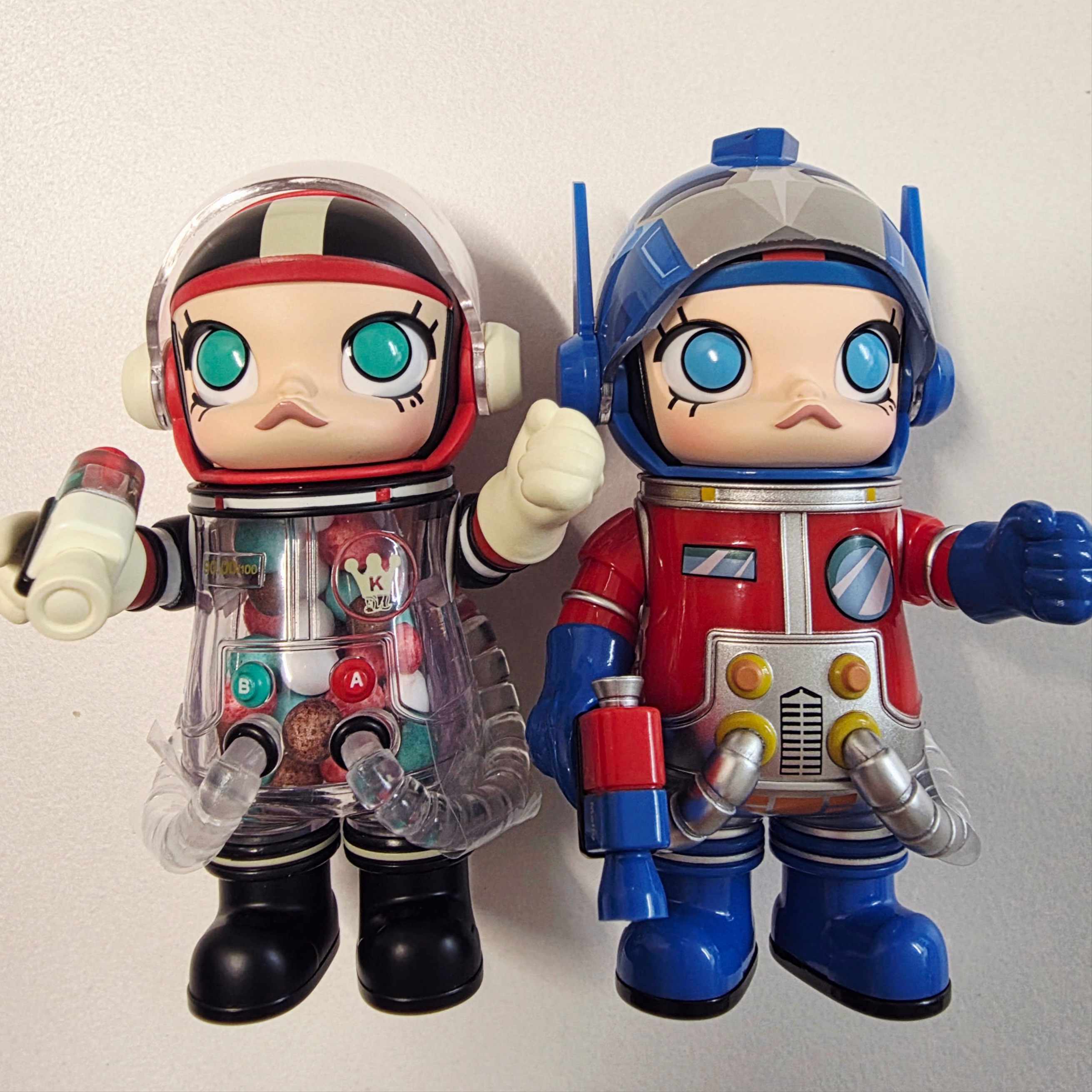 Pop Mart Mega Space Molly 100% Series4 Optimus Prime (Opened Case) 착용 스타일