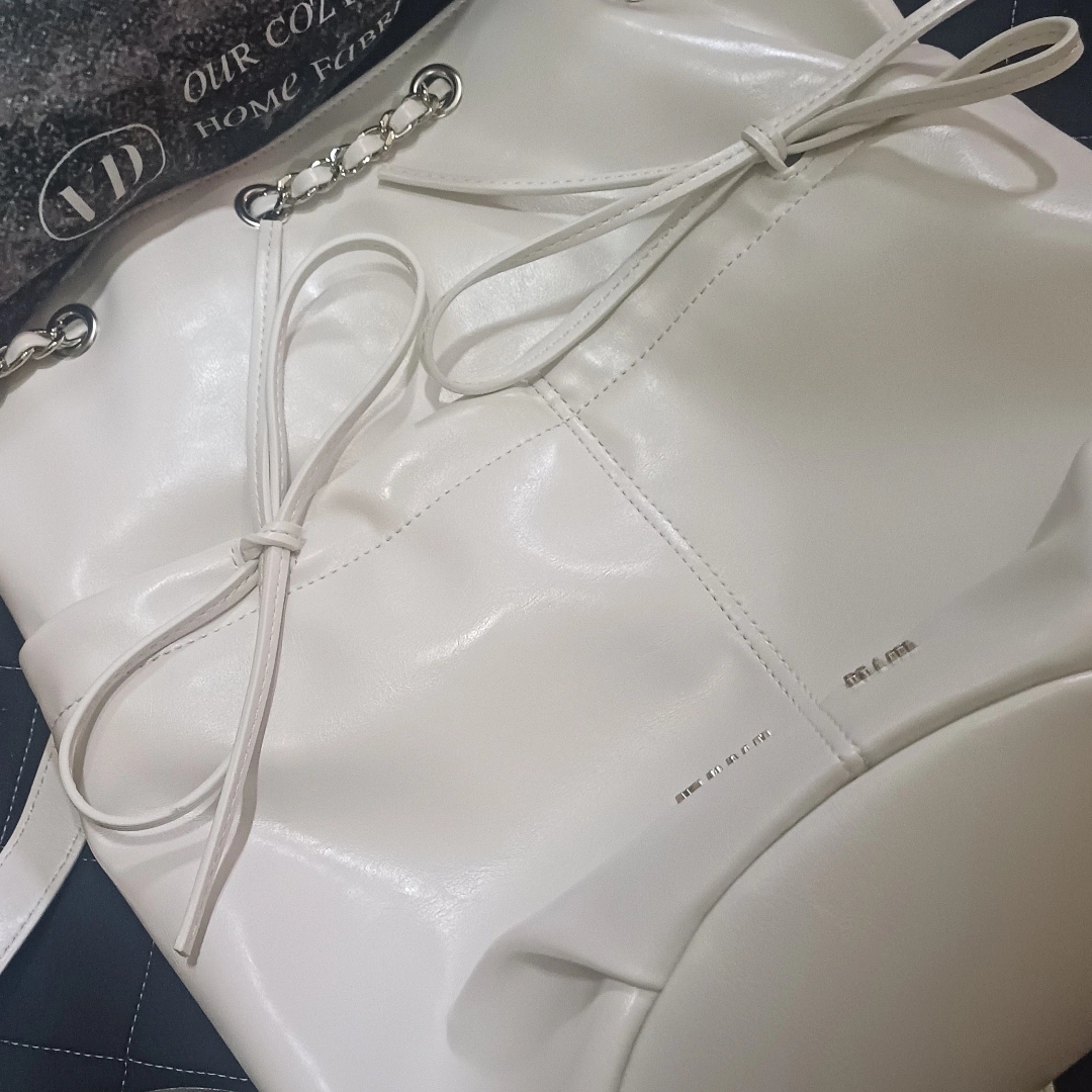 Matin Kim Draw String Ribbon Back Pack Ivory 착용 스타일 - 1