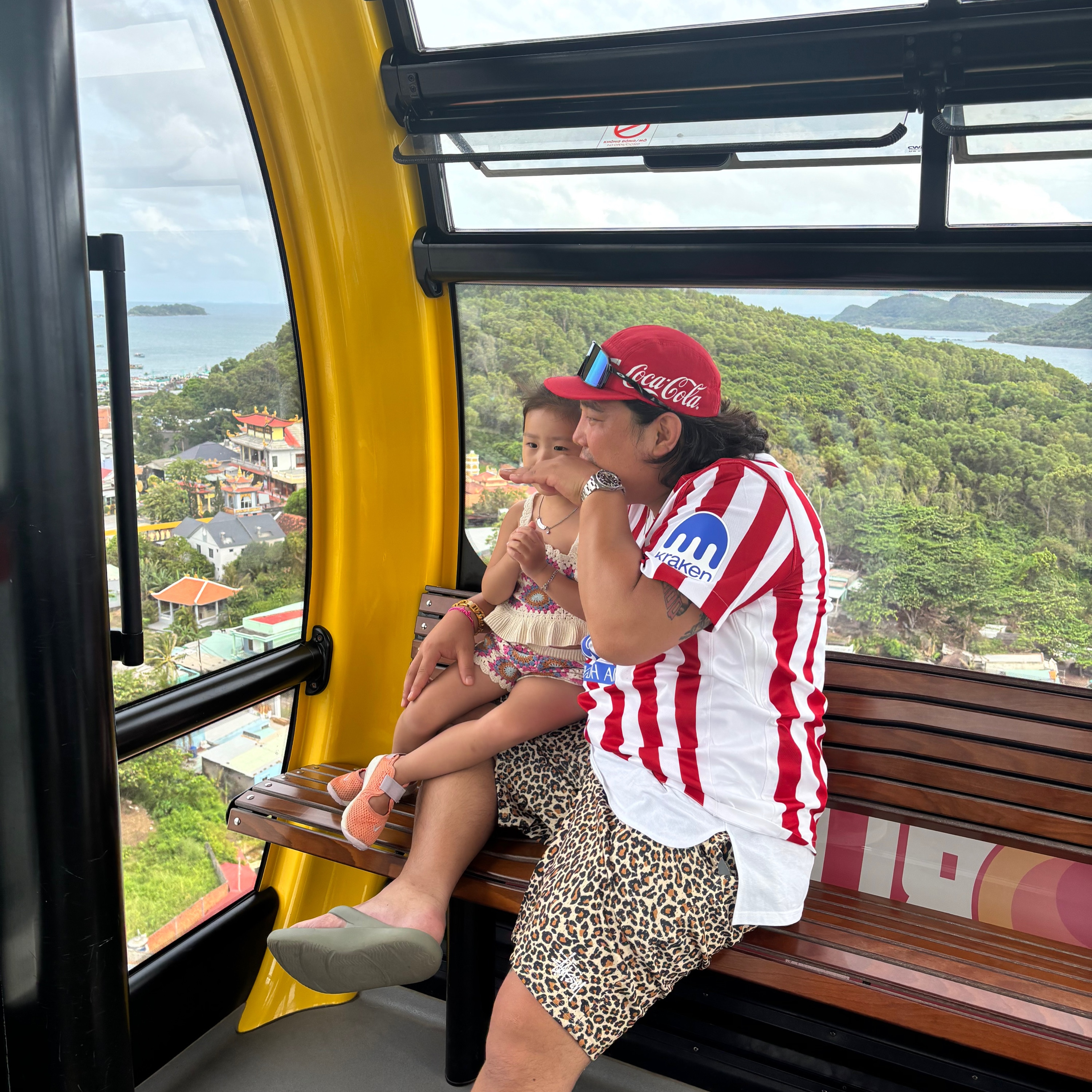 Nike Atletico Madrid 2025/26 Stadium Home Dri-Fit Soccer Replica Jersey Sport Red White (Non Marking Ver.), Stussy Basic Mesh Shorts Leopard 착용 스타일 - 2