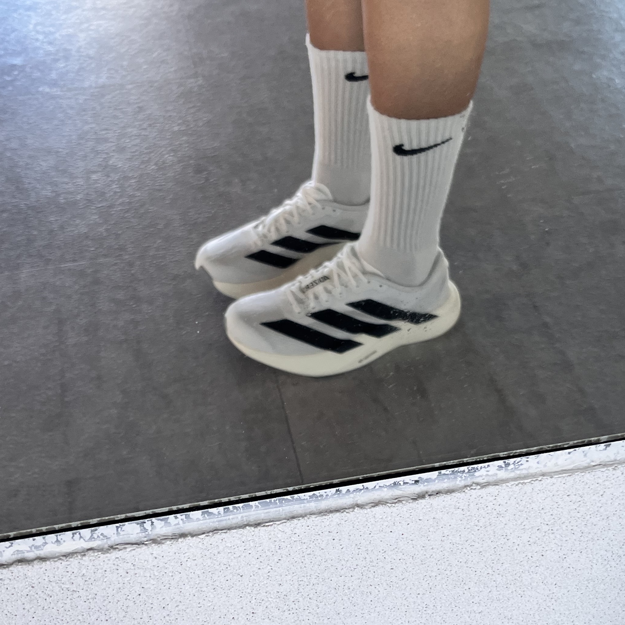 Adidas Adizero EVO SL Cloud White Core Black 착용 스타일 - 1