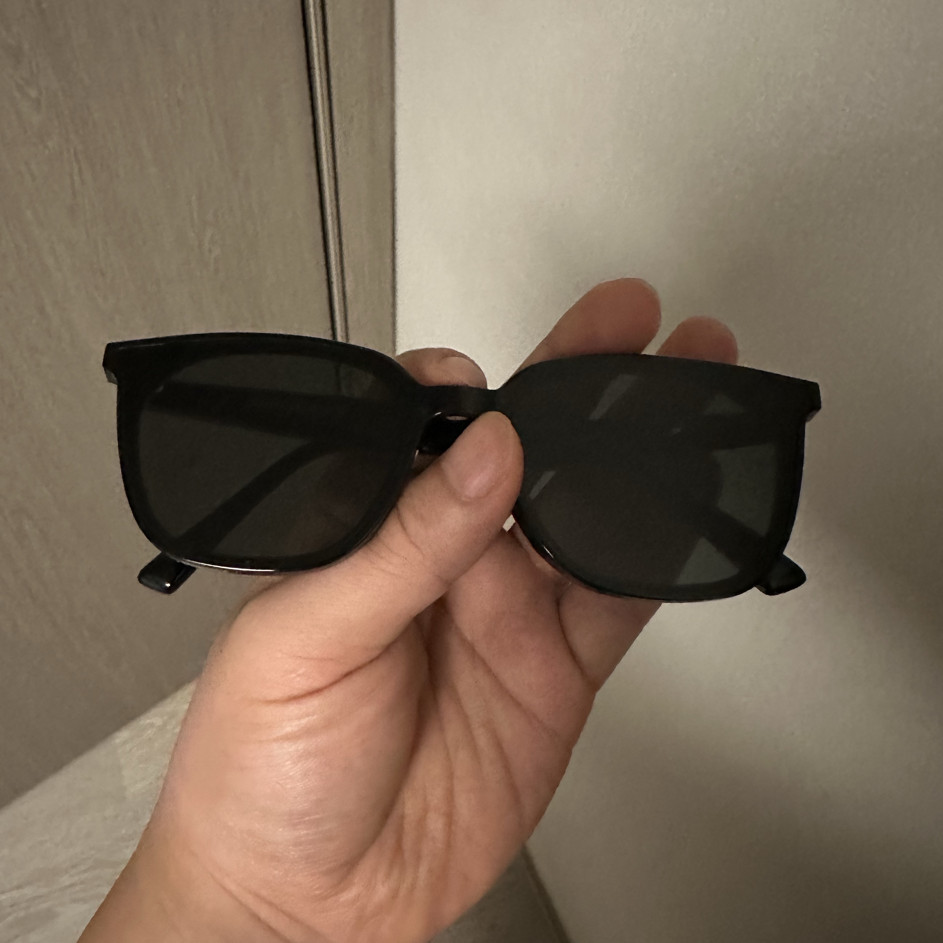 Gentle Monster Lilit 01 Black 착용 스타일