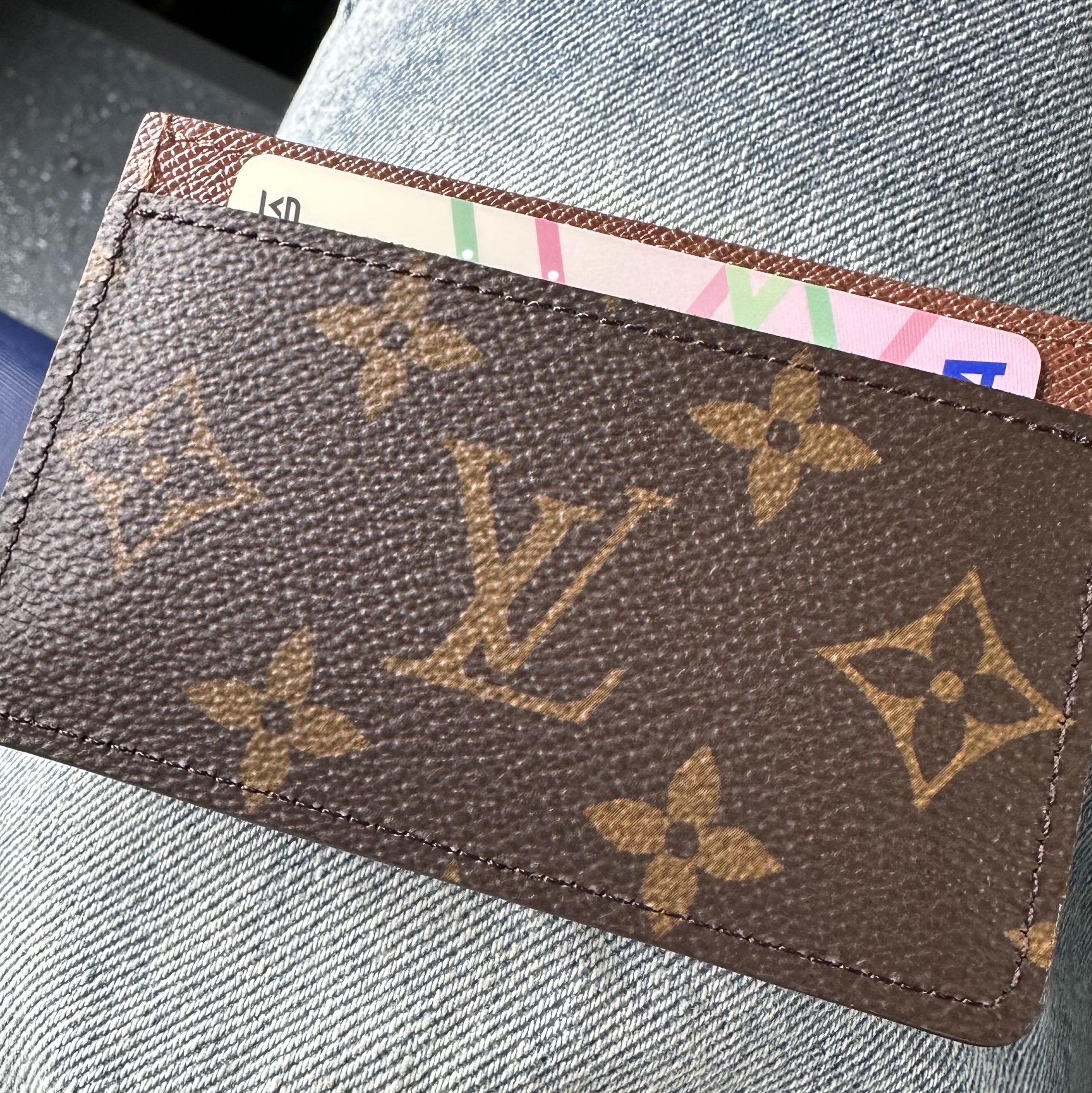 Louis Vuitton Card Holder Monogram Armagnac 착용 스타일 - 2