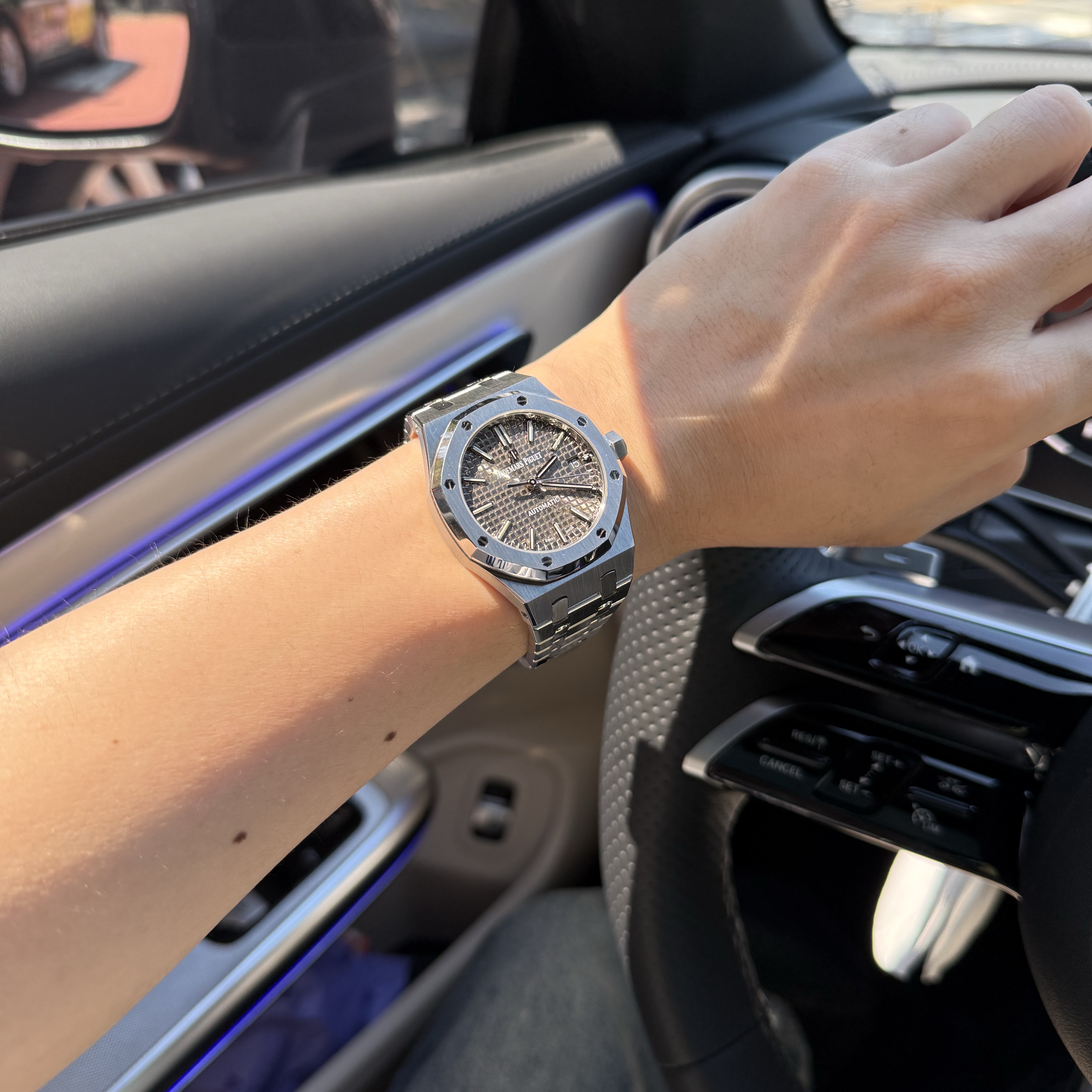 Audemars Piguet Royal Oak Selfwinding 37mm Steel Bracelet Blue 착용 스타일