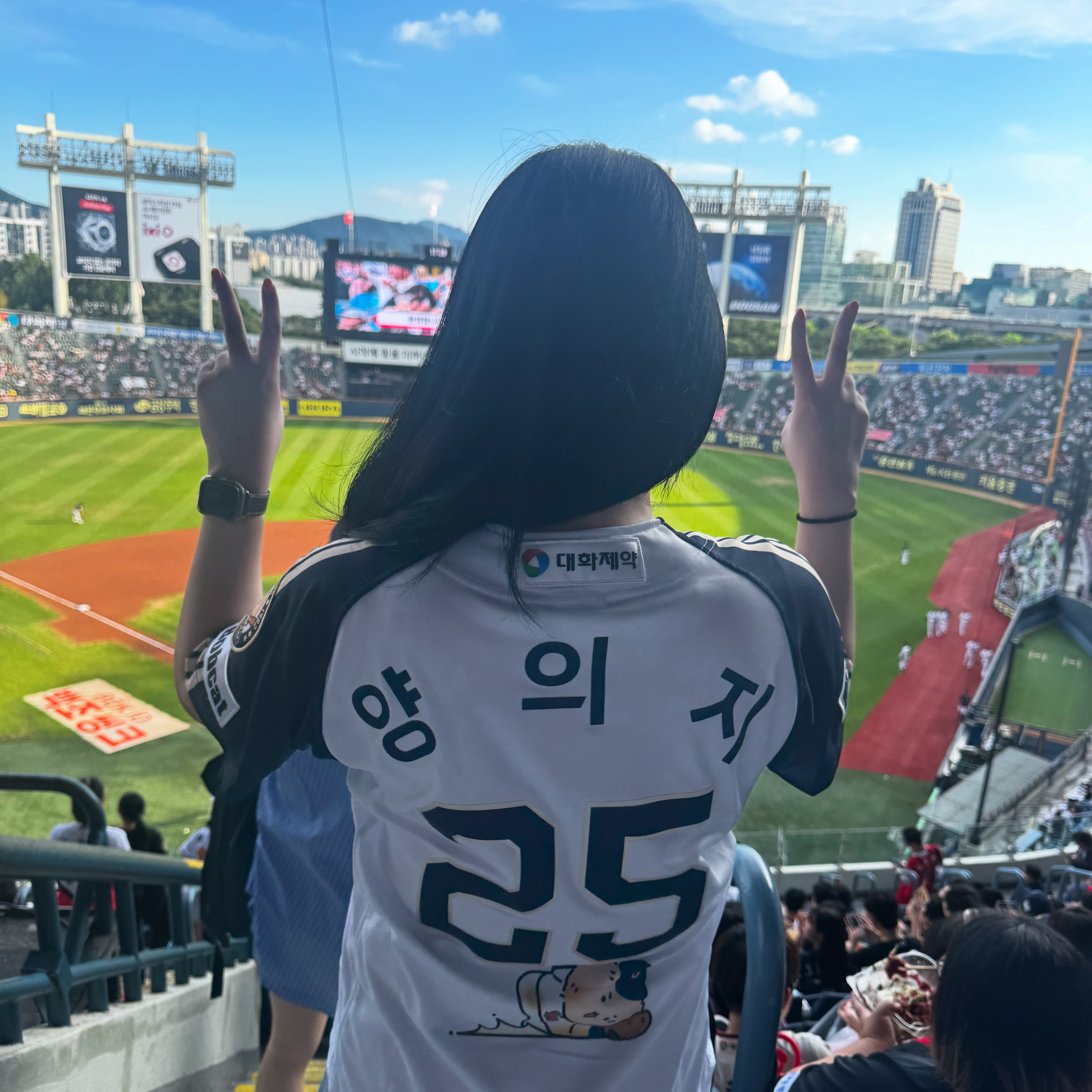 Doosan Bears x Manggom Adidas Authentic Uniform White (Non Marking Ver.) 착용 스타일